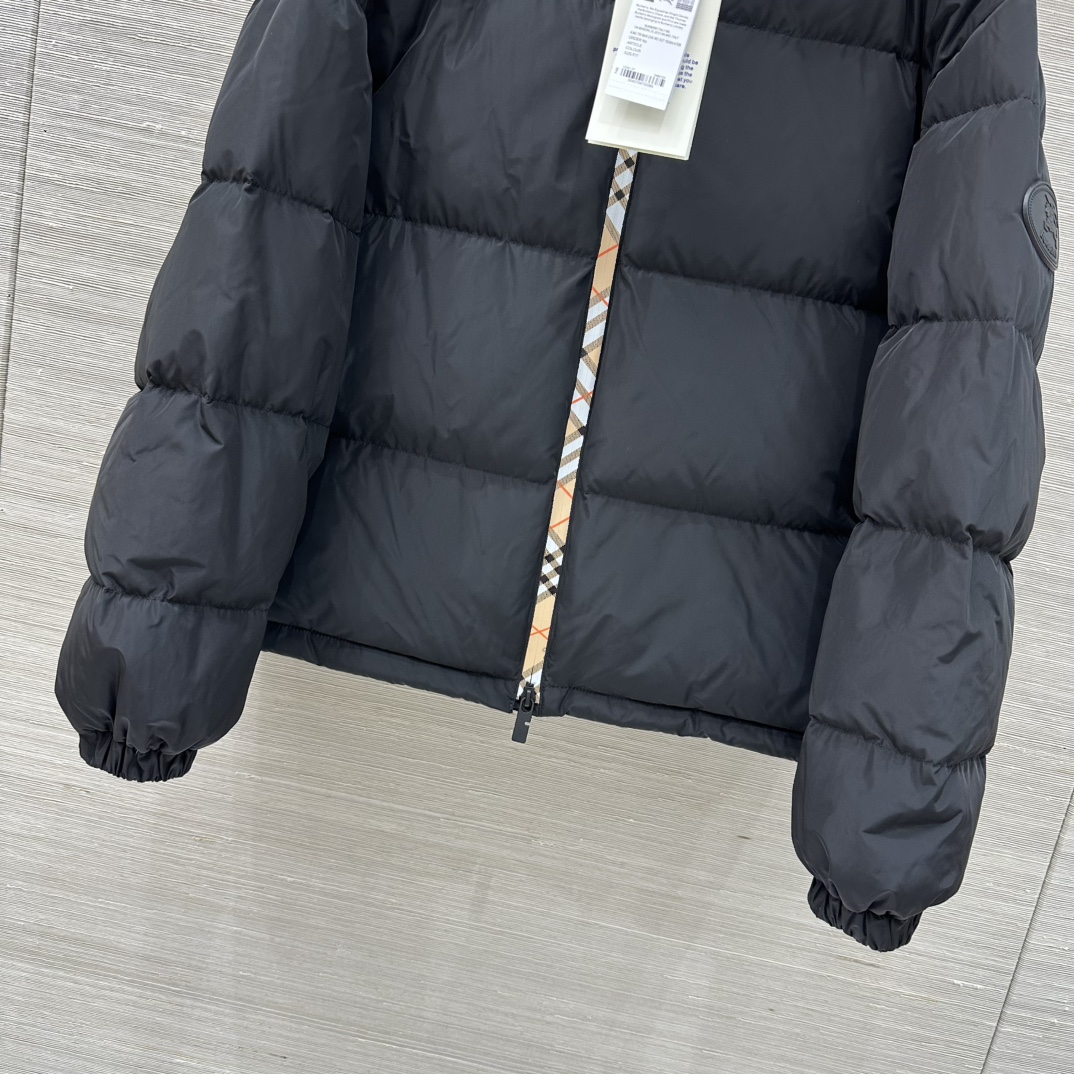 Burberry Detachable Hood Vintage Check Panel Padded Down Jacket 5 i1759073618 9237 3