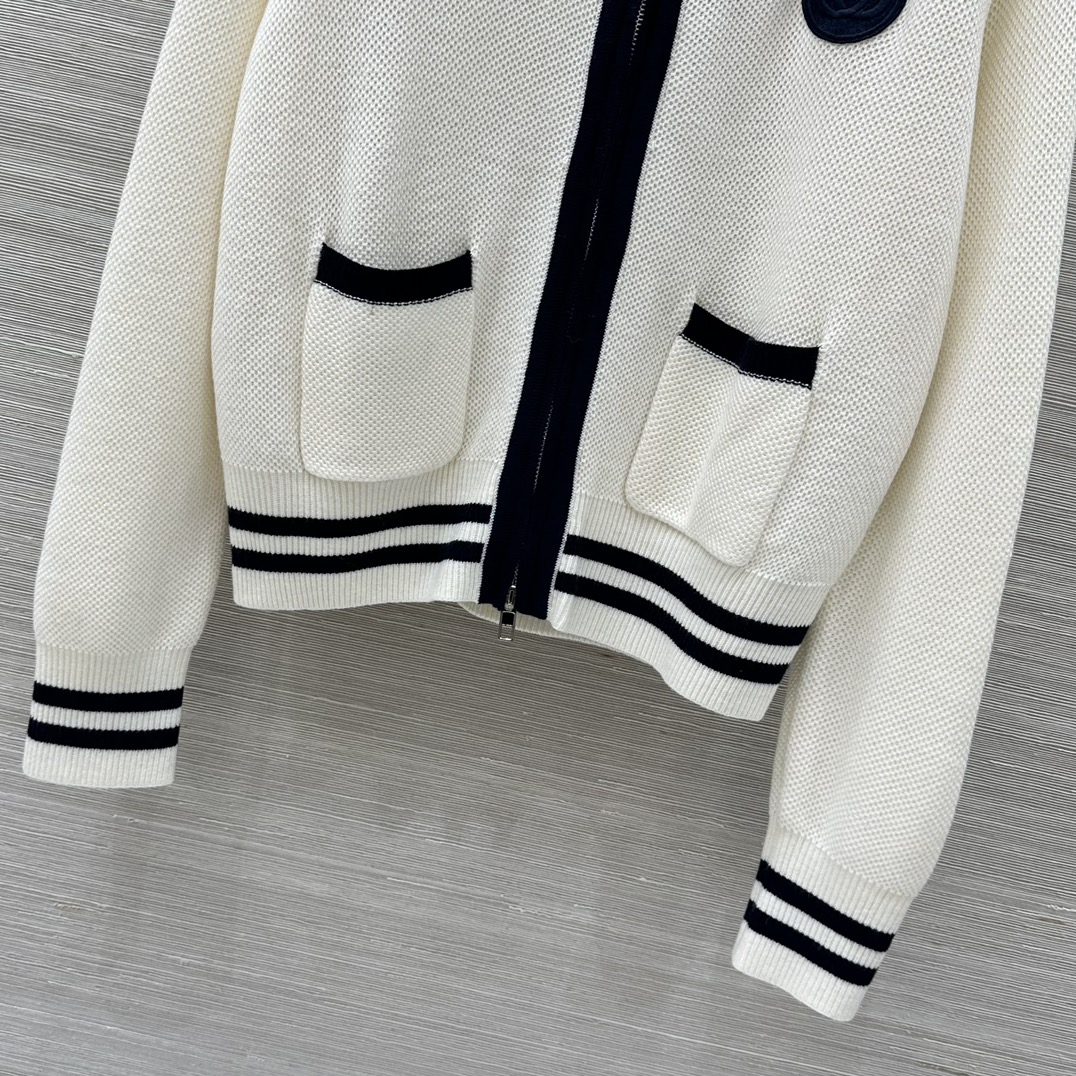 Gucci Women's White Knit Zip Cardigan with Black Trim - Classic Style 5 i1759395693 1549 3