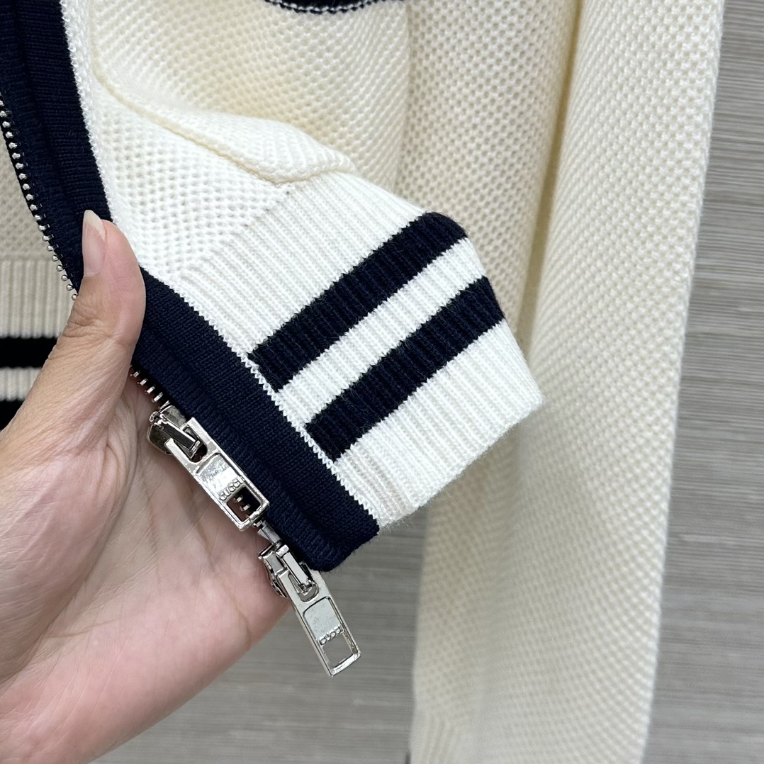 Gucci Women's White Knit Zip Cardigan with Black Trim - Classic Style 7 i1759395693 2380 6