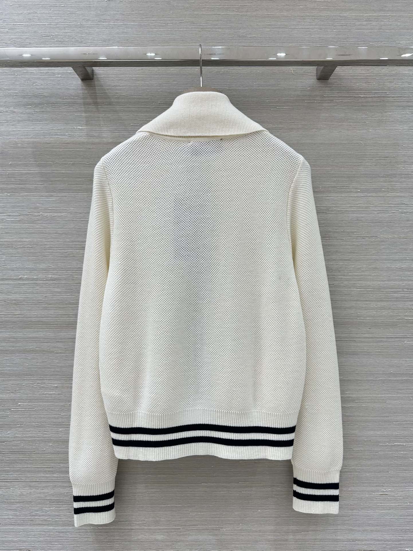 Gucci Women's White Knit Zip Cardigan with Black Trim - Classic Style 9 i1759395693 3848 2