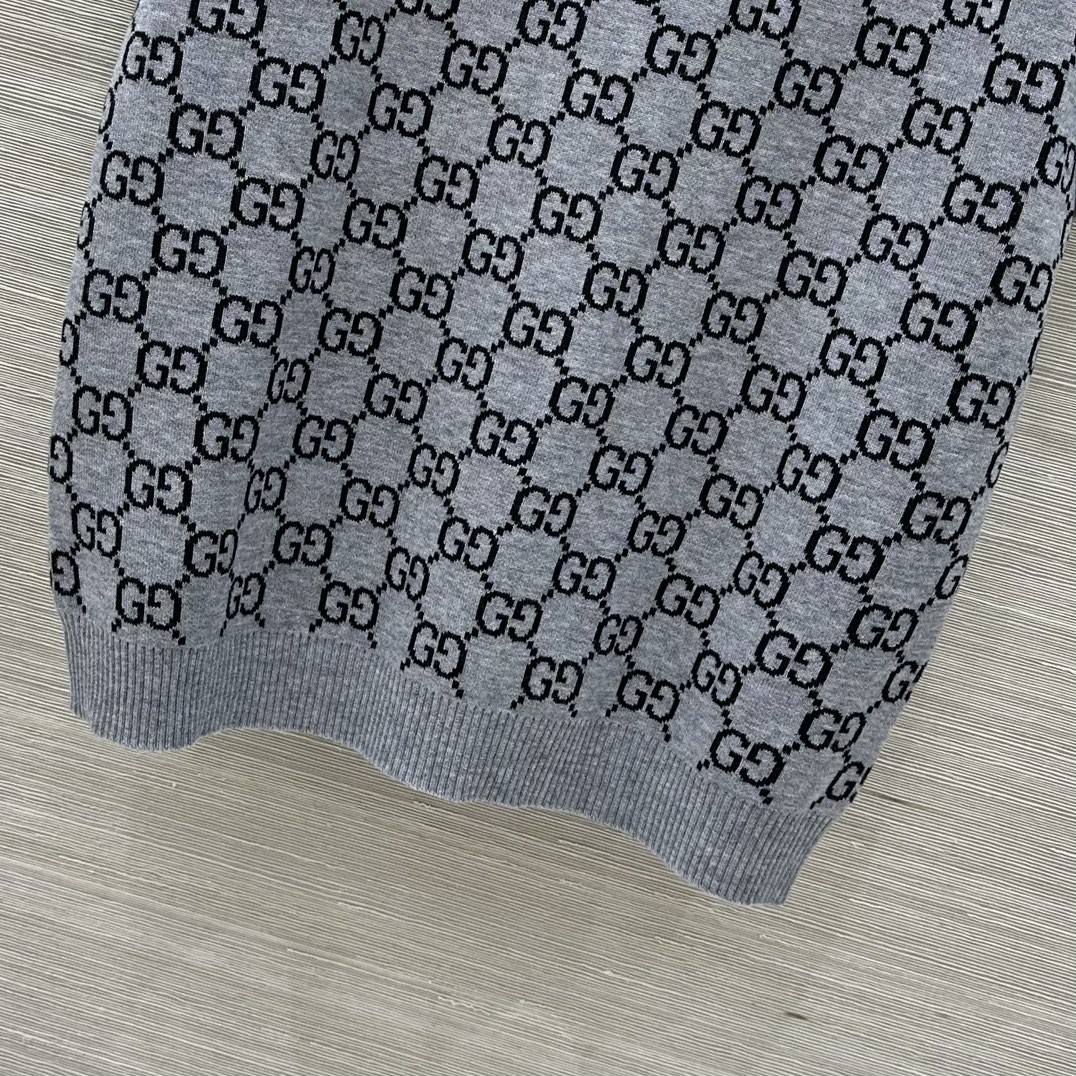 Gucci Retro Jacquard Wool Short Sleeve Top - Reversible Design 6 i1759395995 2646 4