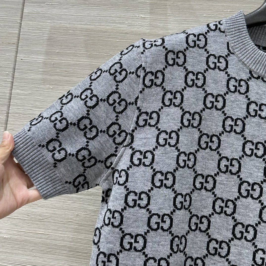Gucci Retro Jacquard Wool Short Sleeve Top - Reversible Design 3 i1759395995 3637 3