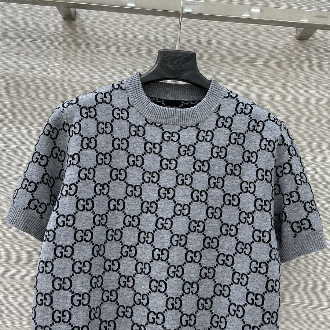 Gucci Retro Jacquard Wool Short Sleeve Top - Reversible Design 2 i1759395995 7146 6