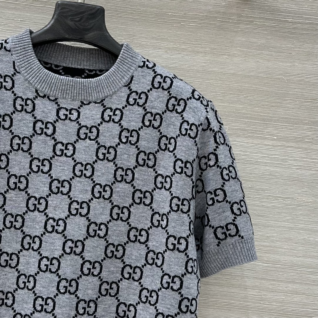 Gucci Retro Jacquard Wool Short Sleeve Top - Reversible Design 4 i1759395995 9041 5