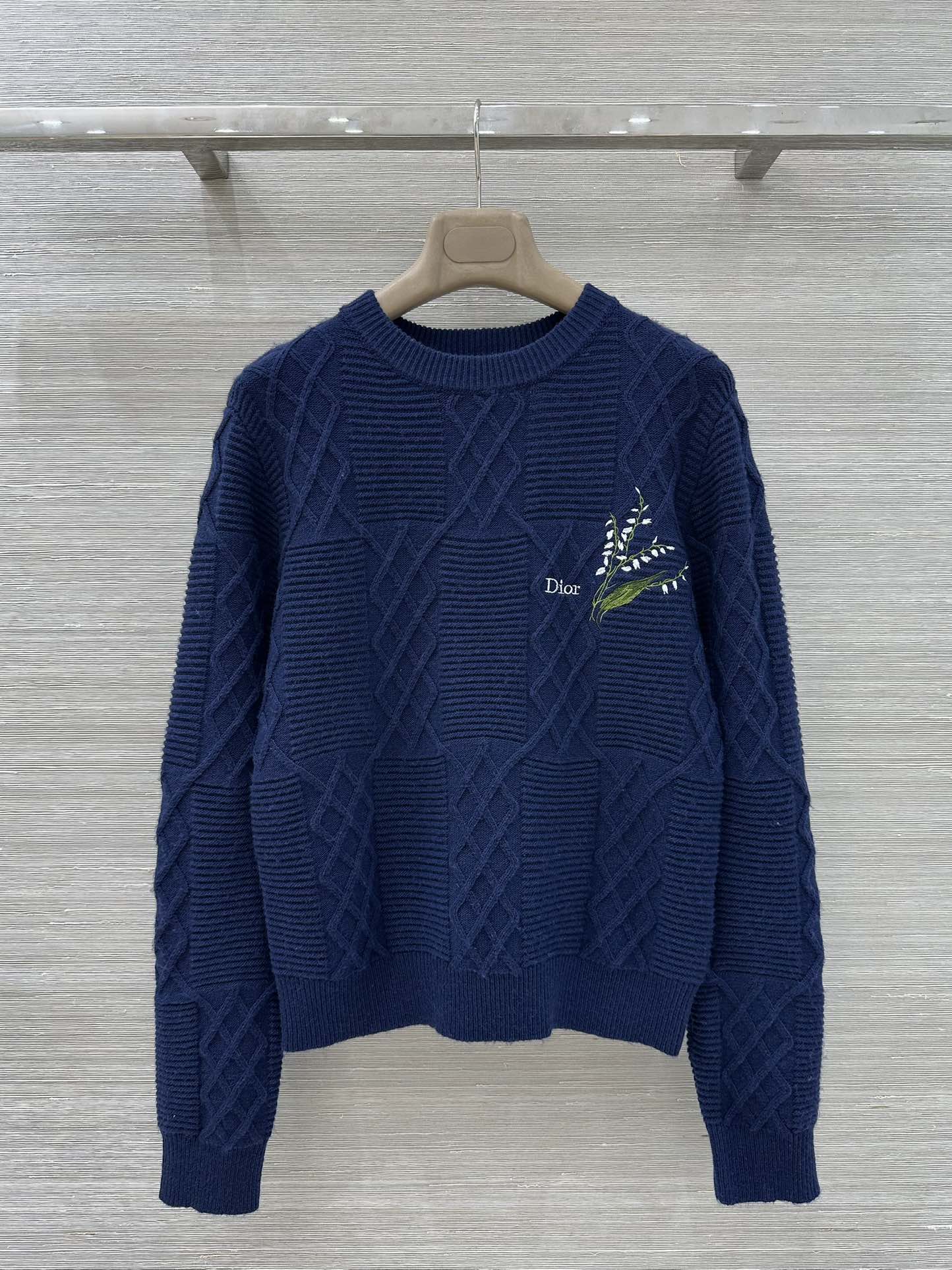 _dpW9sd4z0hcm8BaH-JTT8kmU36dDu1sslIvV5_Q