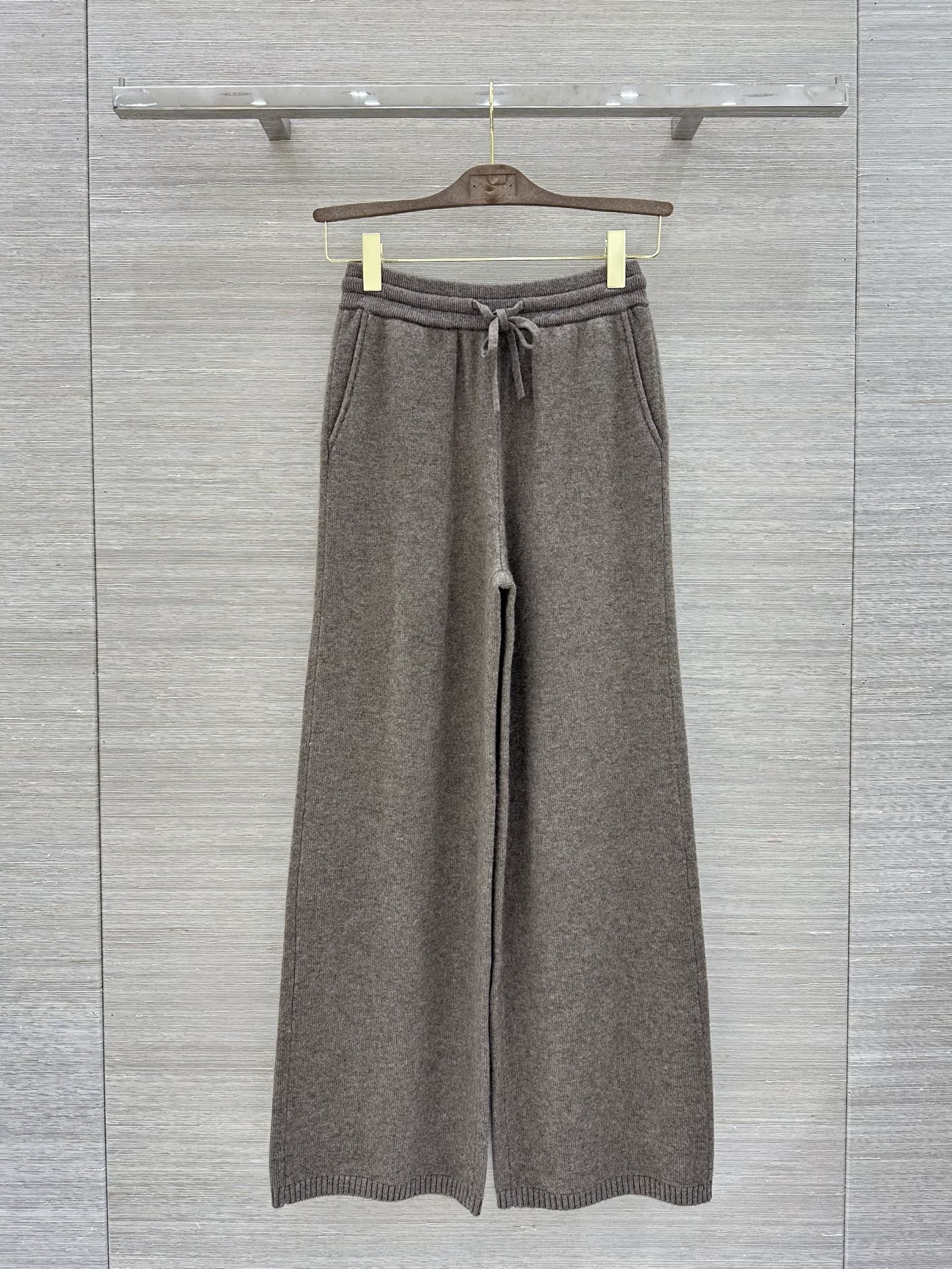 Pantaloni ❤️ 32 96