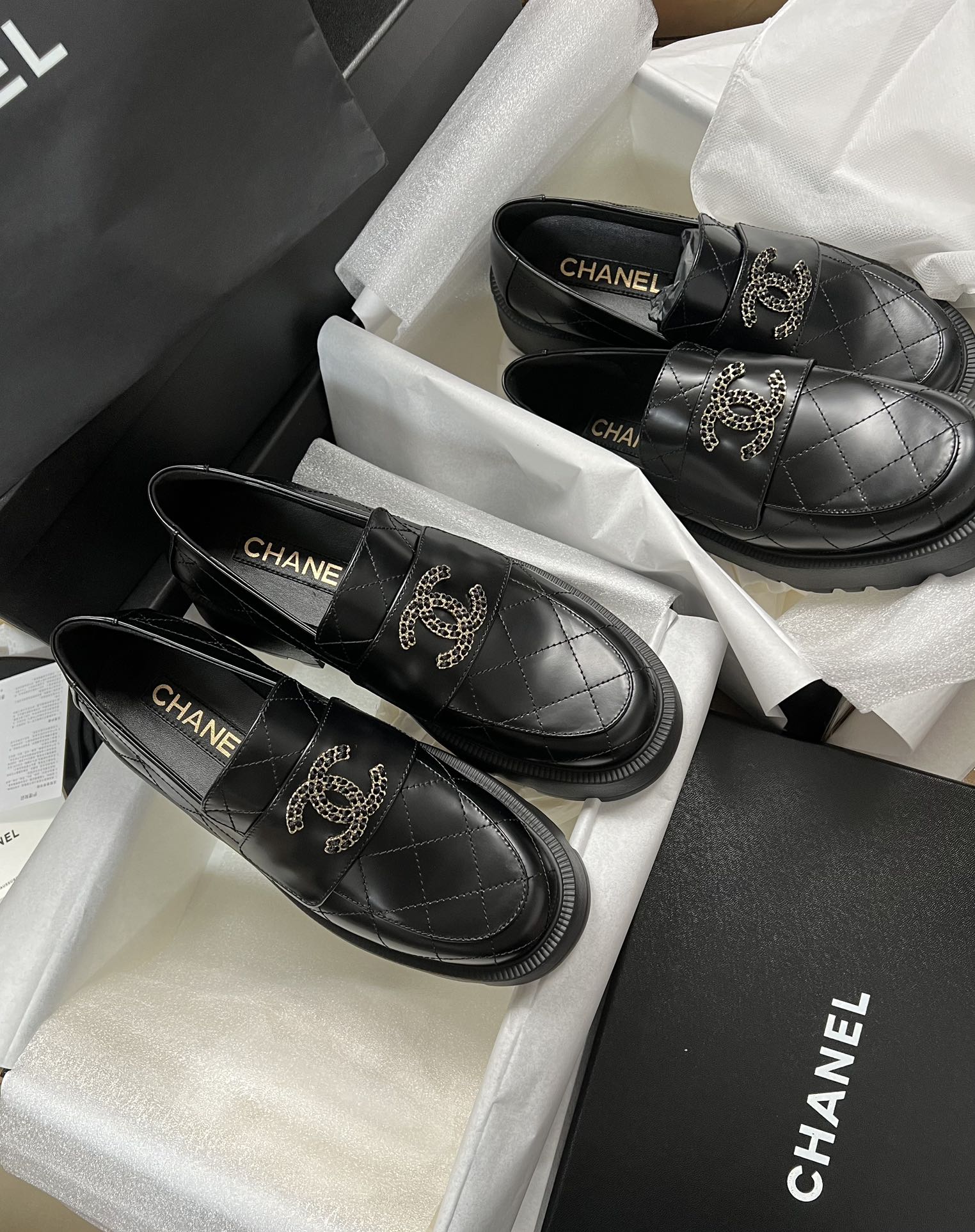 NO:164409,Chanel s Chanel small fragrant thick sole loafers, the sole is very light and elastic, and the foot is comfortable and light. Double C logo, small fragrant diamond car line is another classic. The upper is a calf's edge bead, the inner full grain sheepskin, I outsole. Size: 35-40. Consultation, loafers, chanel, chanel, loafers, sheepskin19860909Chanel s香奈儿小香厚底乐福鞋 大底很轻又高弹,上脚舒适轻便.双C大logo 小香菱格车线 又是一经典之作.鞋面小牛开边珠,内里全粒面羊皮,I大底. Size :35-40. 咨询,乐福鞋,chanel,chanel,loafers,sheepskin,Women's Shoes