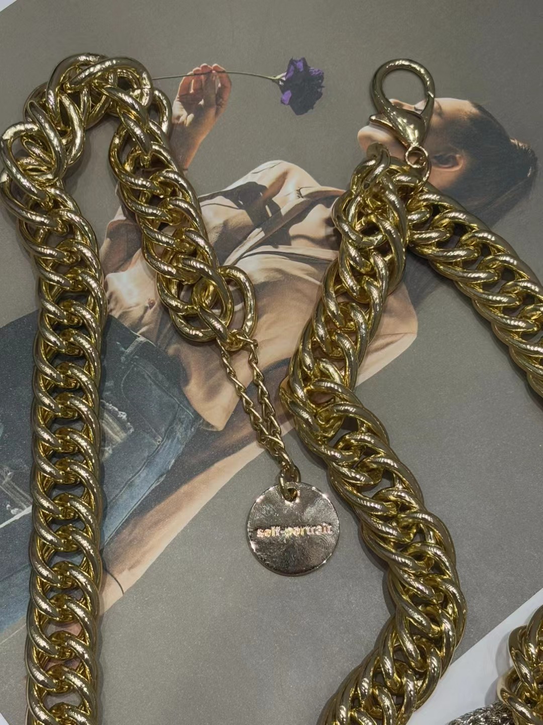 上新🆕🆕《1:1品质》self-Portrait 2025秋冬新款金色复古亨利领 针织上衣码数：SML