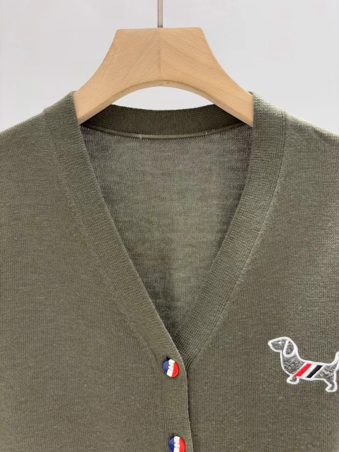 上新🆕🆕Thom Browne 25早秋新款 提花小狗针织V领开衫码数：SML