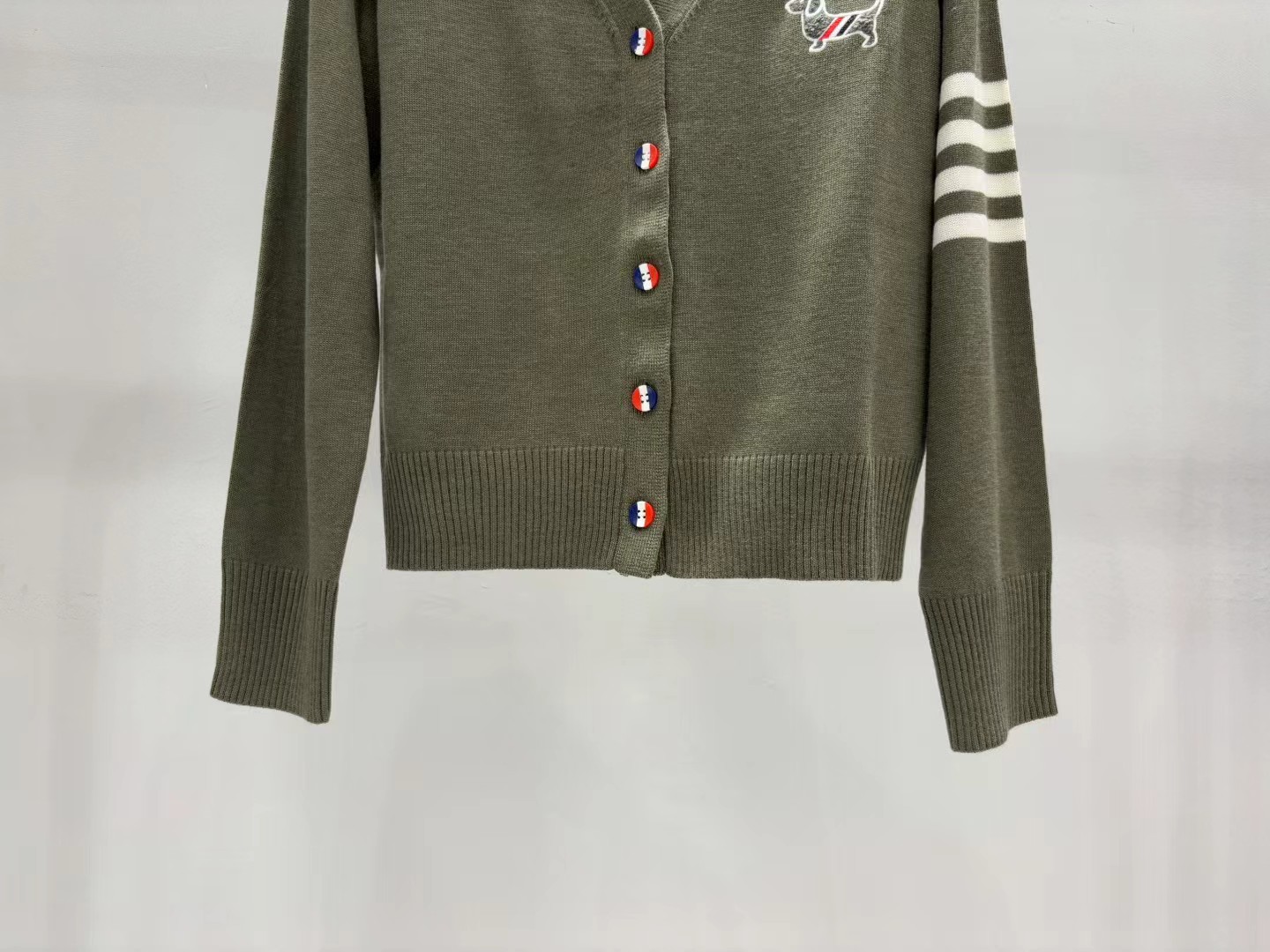 上新🆕🆕Thom Browne 25早秋新款 提花小狗针织V领开衫码数：SML