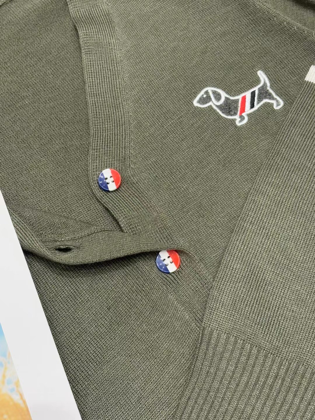 上新🆕🆕Thom Browne 25早秋新款 提花小狗针织V领开衫码数：SML