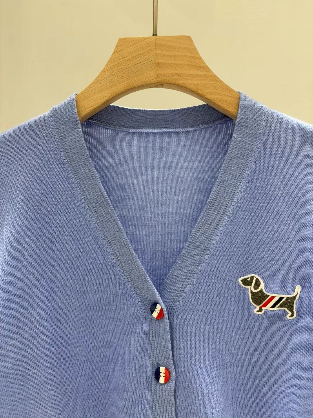 上新🆕🆕Thom Browne 25早秋新款 提花小狗针织V领开衫码数：SML