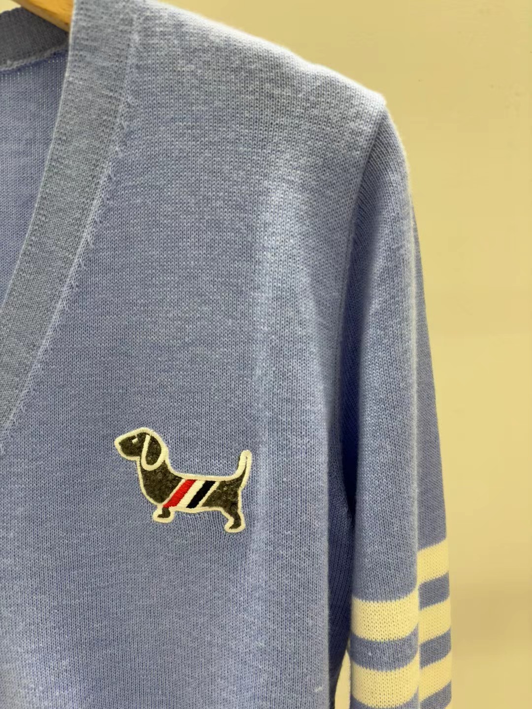 上新🆕🆕Thom Browne 25早秋新款 提花小狗针织V领开衫码数：SML