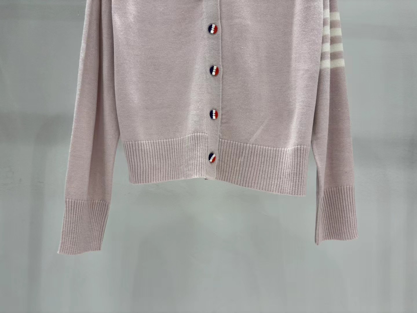 上新🆕🆕Thom Browne 25早秋新款 提花小狗针织V领开衫码数：SML