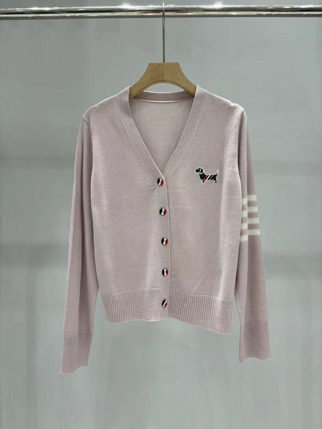 上新🆕🆕Thom Browne 25早秋新款 提花小狗针织V领开衫码数：SML