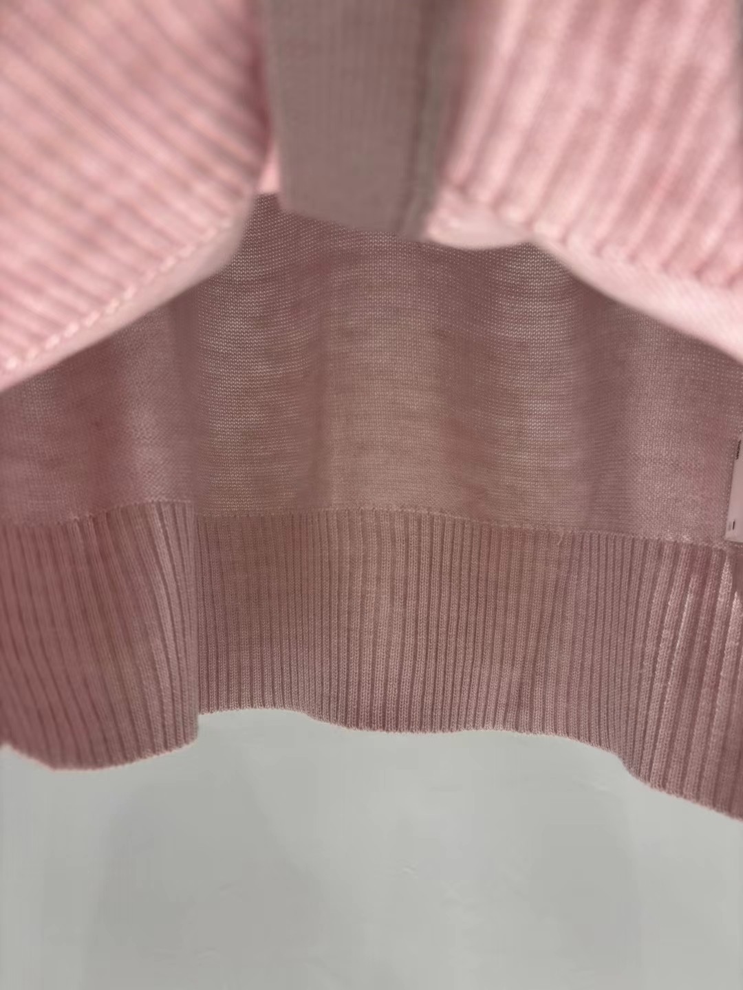 上新🆕🆕Thom Browne 25早秋新款 提花小狗针织V领开衫码数：SML