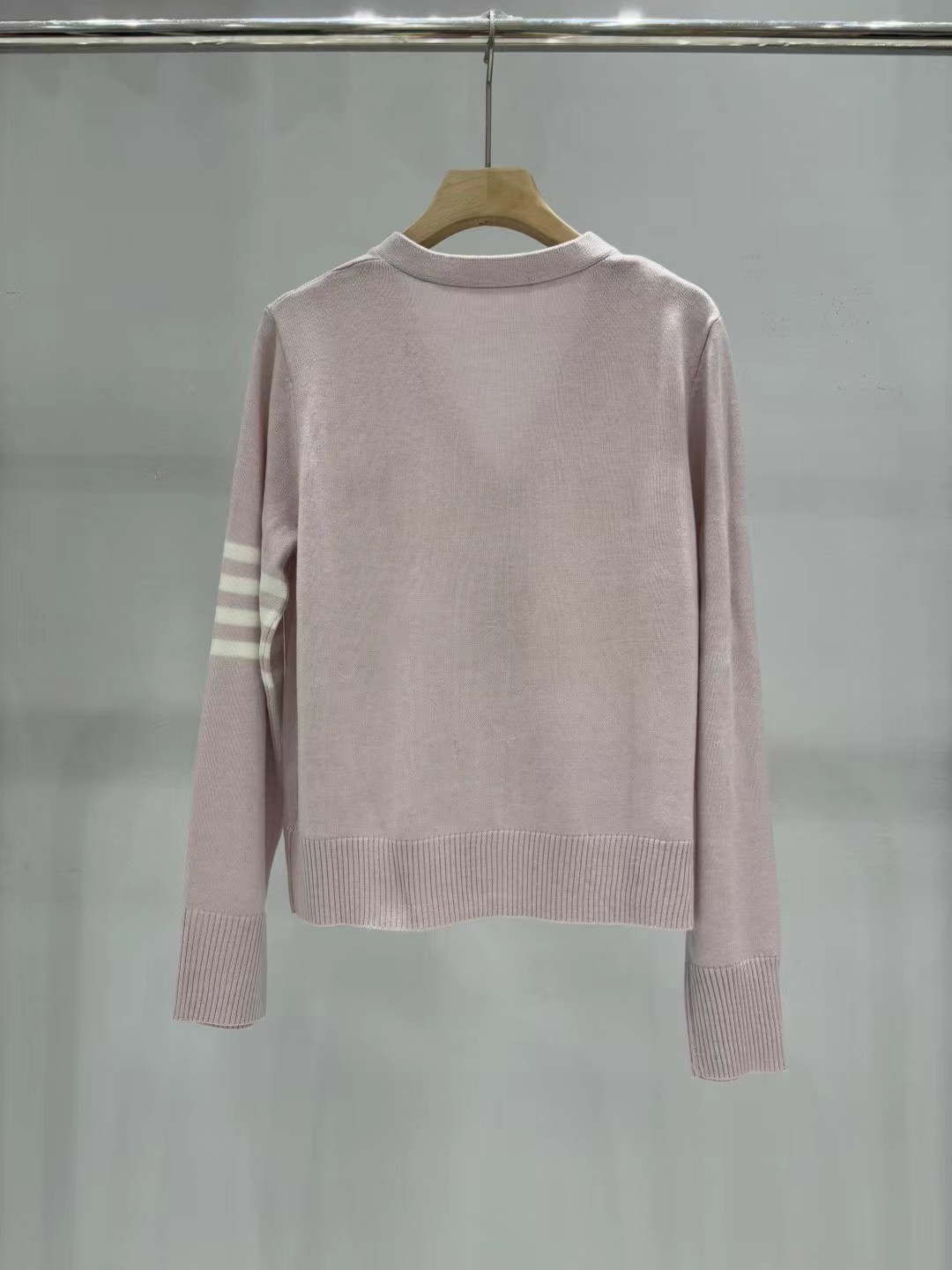 上新🆕🆕Thom Browne 25早秋新款 提花小狗针织V领开衫码数：SML