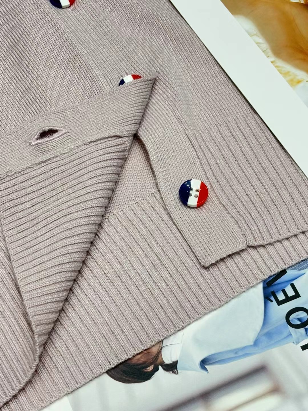 上新🆕🆕Thom Browne 25早秋新款 提花小狗针织V领开衫码数：SML