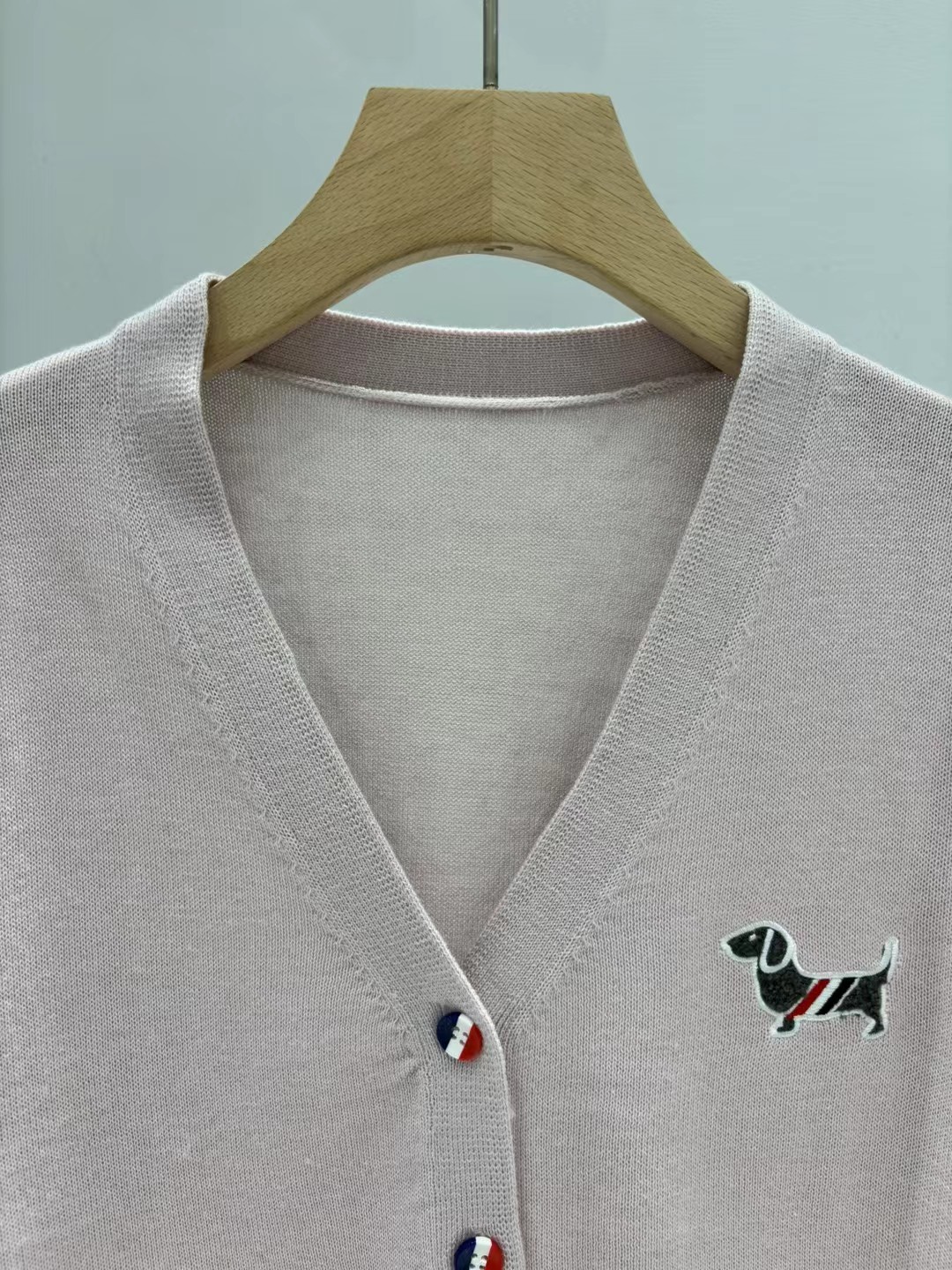 上新🆕🆕Thom Browne 25早秋新款 提花小狗针织V领开衫码数：SML