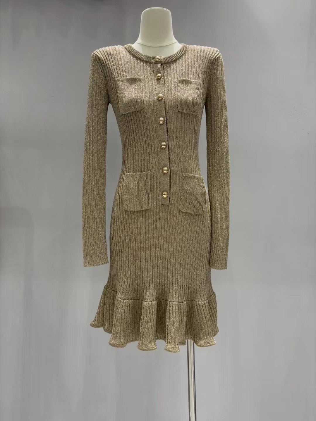 上新🆕🆕《1:1品质》self-Portrait 2025秋冬新款金色卢勒克斯针织小香风连衣裙码数：SM