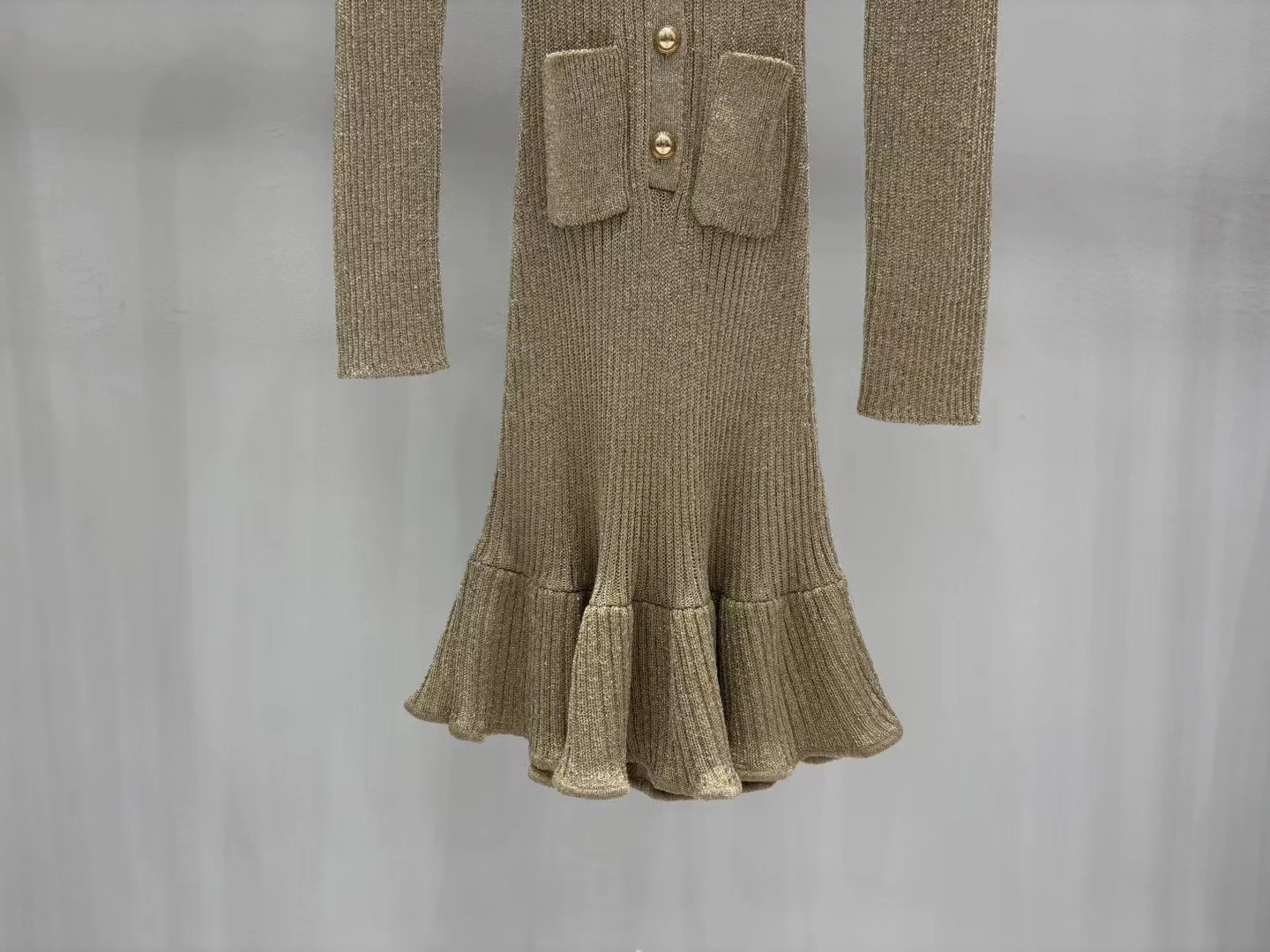 上新🆕🆕《1:1品质》self-Portrait 2025秋冬新款金色卢勒克斯针织小香风连衣裙码数：SM