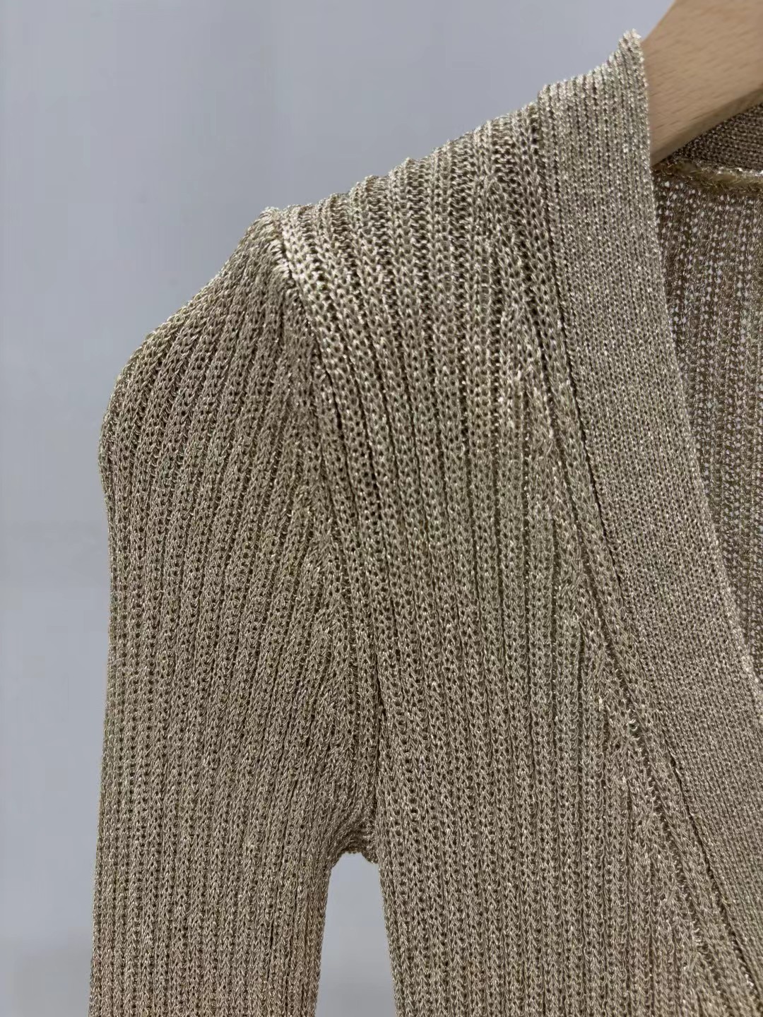 上新🆕🆕《1:1品质》self-Portrait 2025秋冬新款金色气质针织V领连衣裙码数：SML