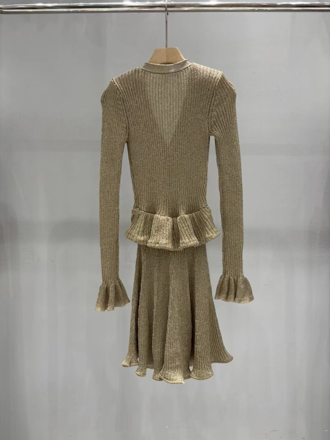 上新🆕🆕《1:1品质》self-Portrait 2025秋冬新款金色气质针织V领连衣裙码数：SML