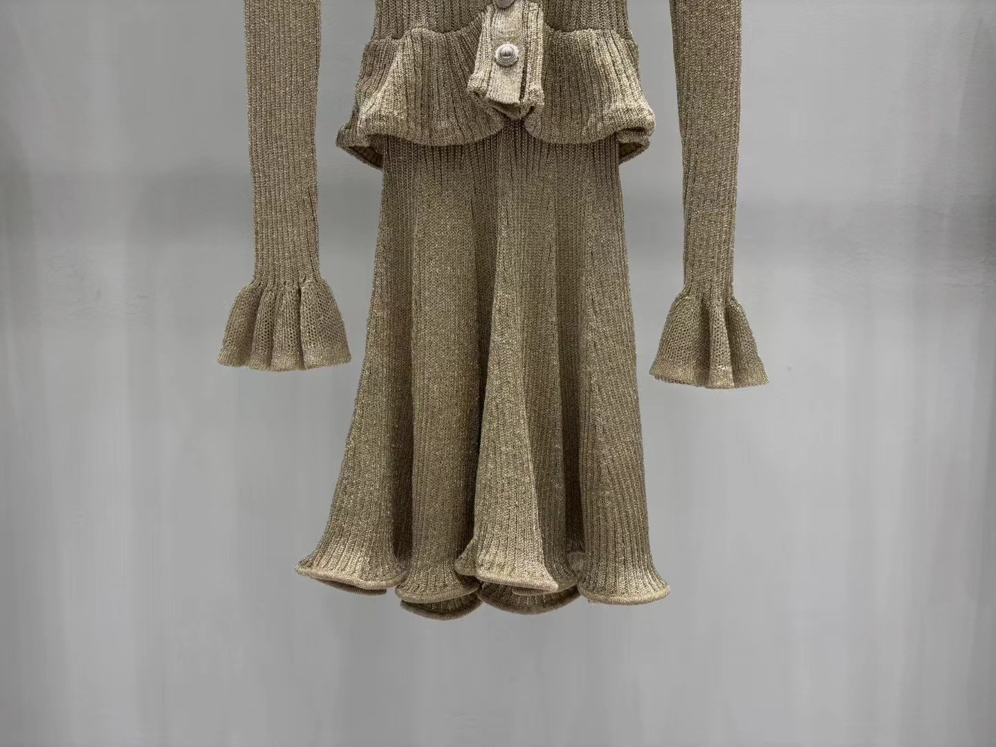 上新🆕🆕《1:1品质》self-Portrait 2025秋冬新款金色气质针织V领连衣裙码数：SML