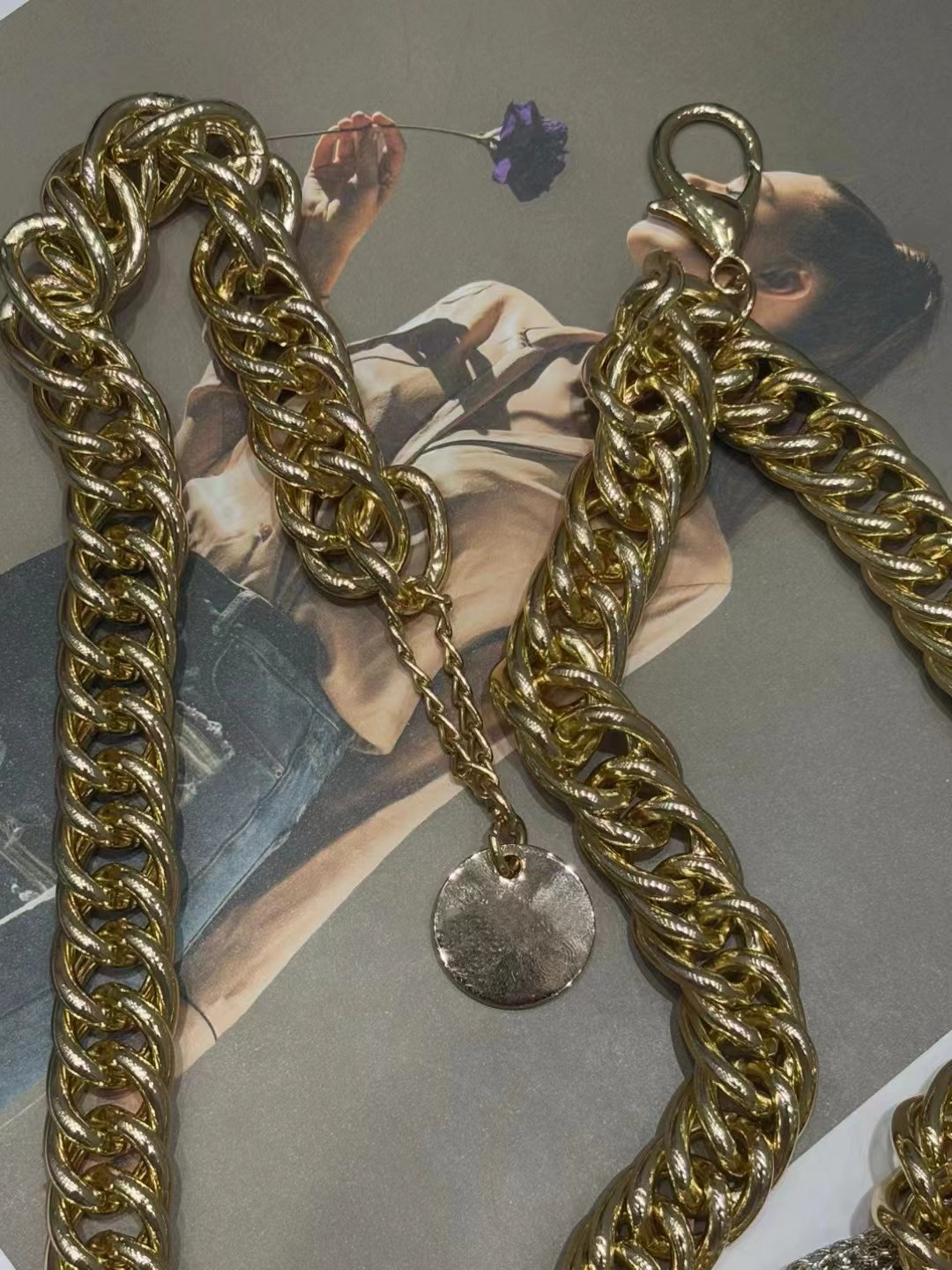 上新🆕🆕《1:1品质》self-Portrait 2025秋冬新款 金色卢勒克斯圆领针织连衣裙长裙码数：