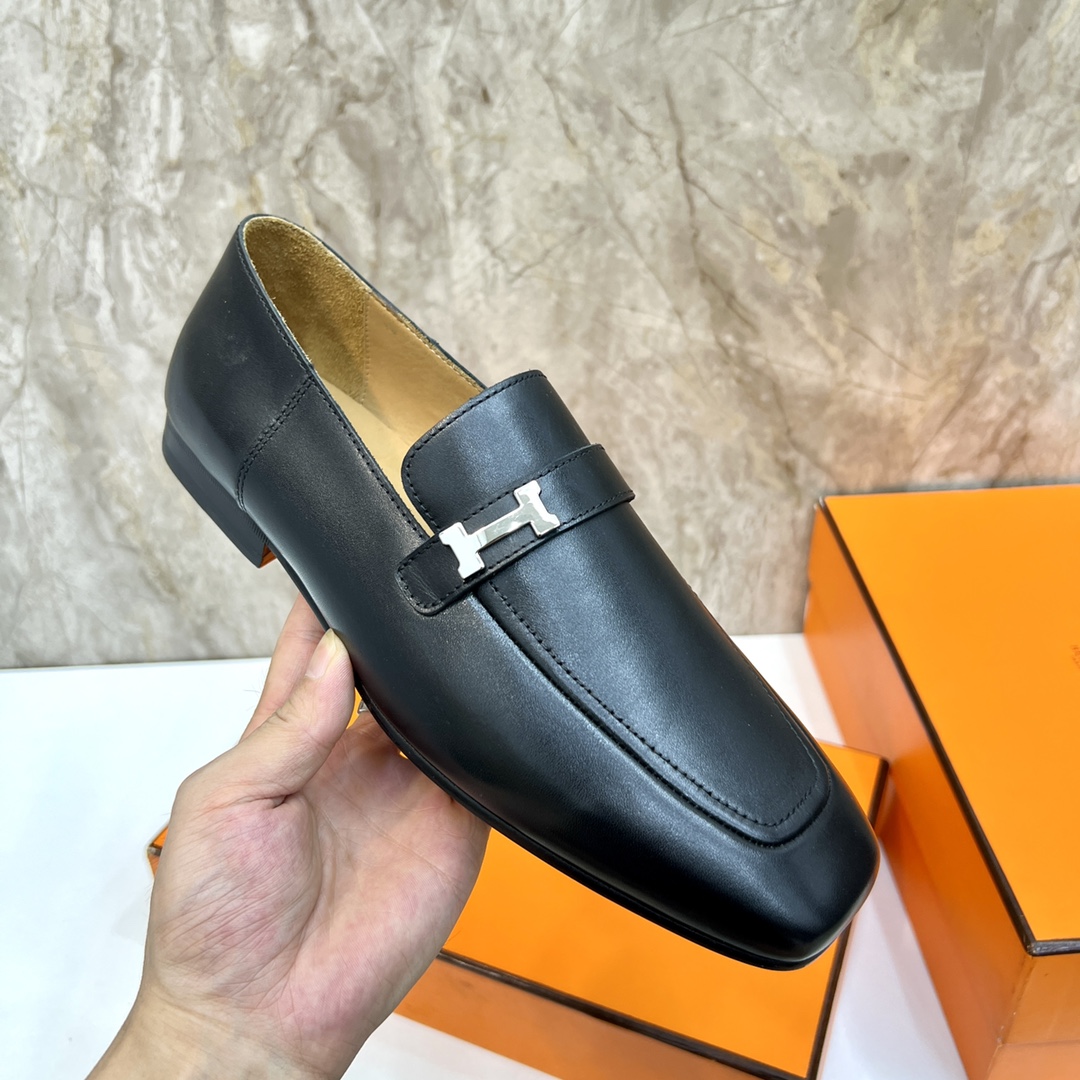 Hermès Giovanni Leather Loafers with Palladium Buckle - Classic Elegance 9 i1696481074 3392 7