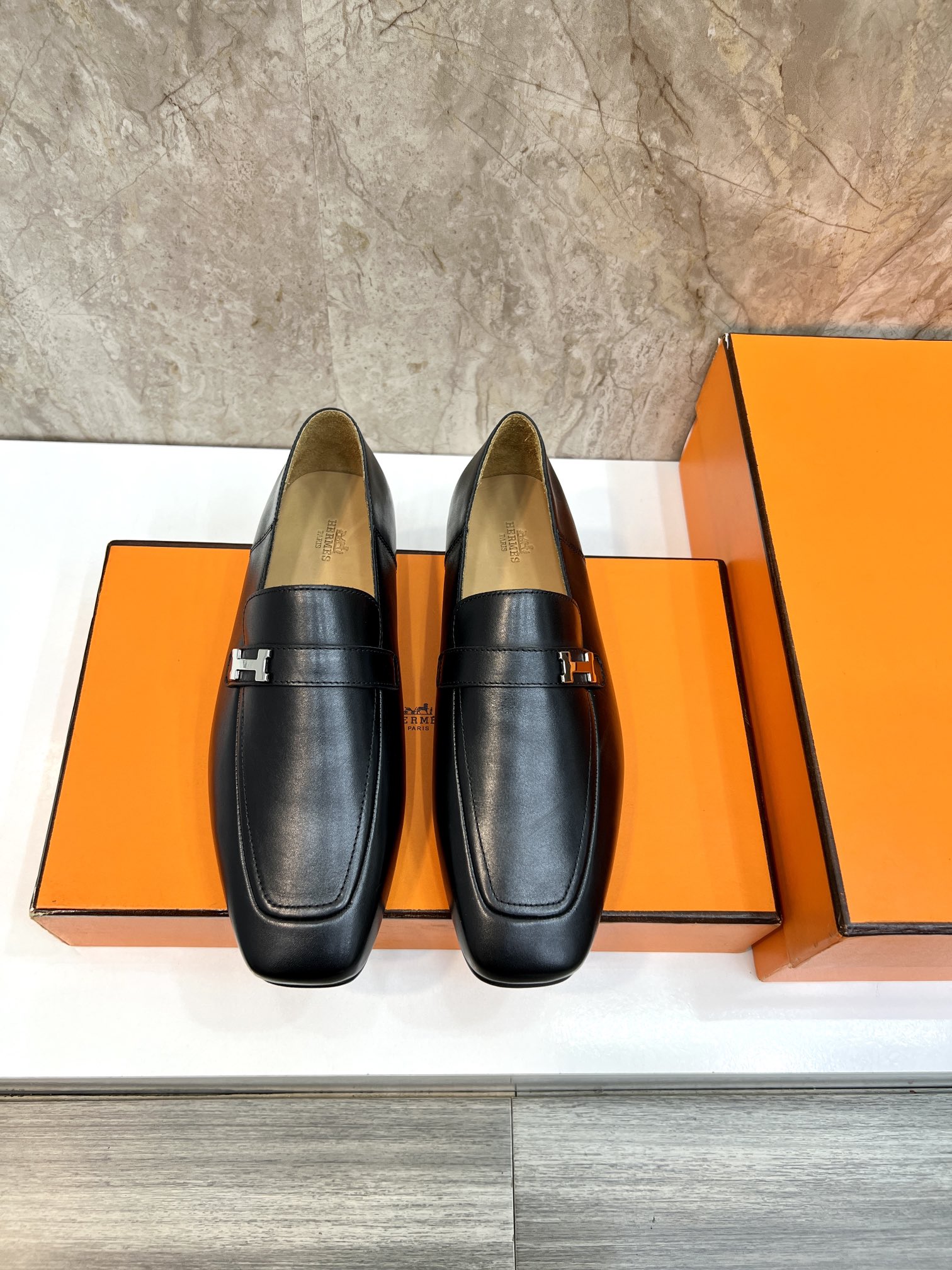 Hermès Giovanni Leather Loafers with Palladium Buckle - Classic Elegance 2 i1696481074 4116 0
