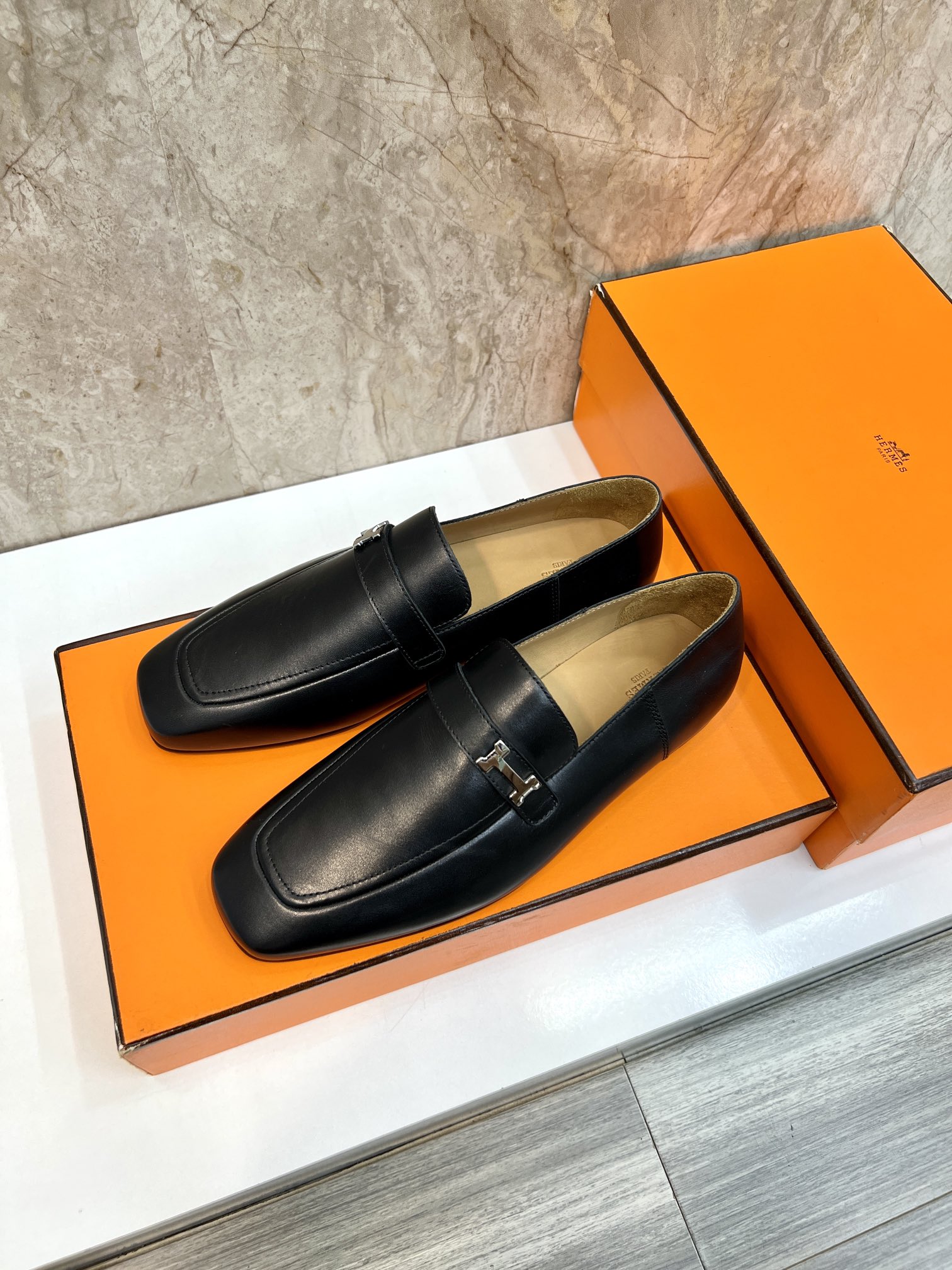 Hermès Giovanni Leather Loafers with Palladium Buckle - Classic Elegance 3 i1696481074 5456 1