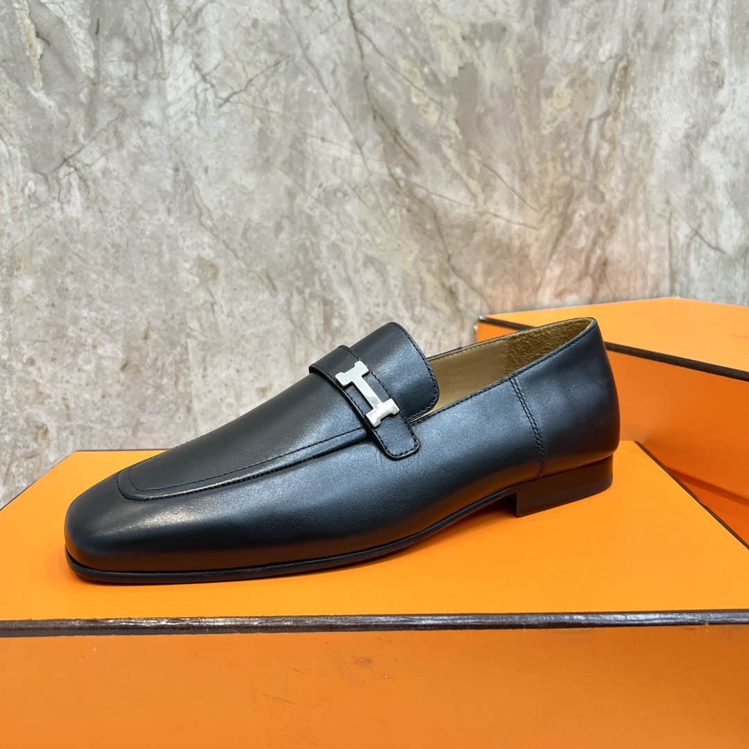 Hermès Giovanni Leather Loafers with Palladium Buckle - Classic Elegance 7 i1696481074 9088 5