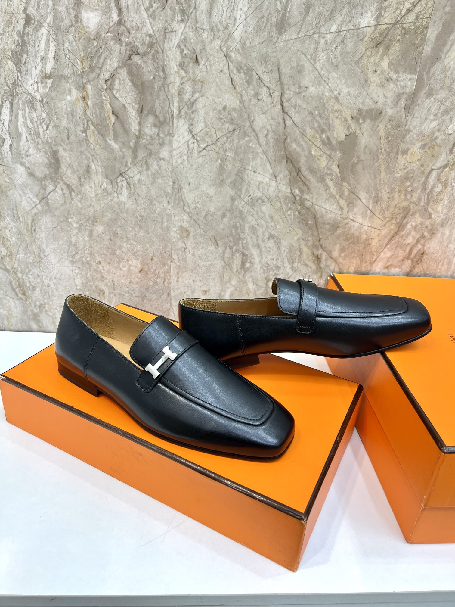 Hermès Giovanni Leather Loafers with Palladium Buckle - Classic Elegance 6 i1696481074 9896 4