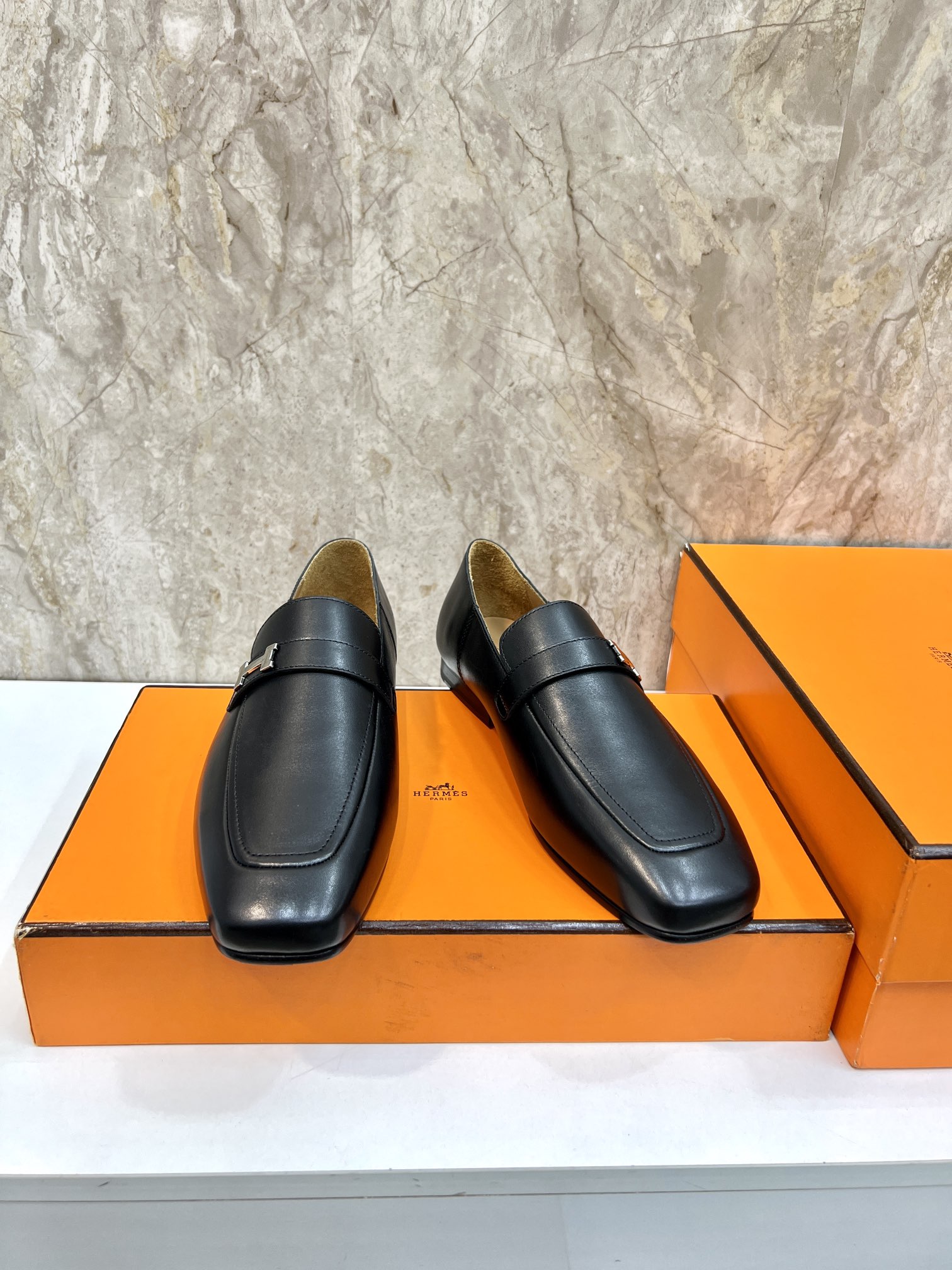 Hermès Giovanni Leather Loafers with Palladium Buckle - Classic Elegance 4 i1696481074 9976 2