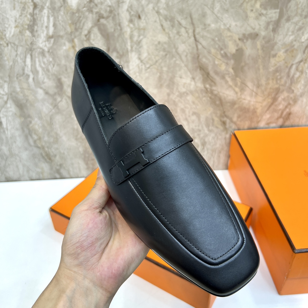 Hermès Giovanni Leather Loafers with Palladium Buckle - Classic Elegance 9 i1696481091 0 7