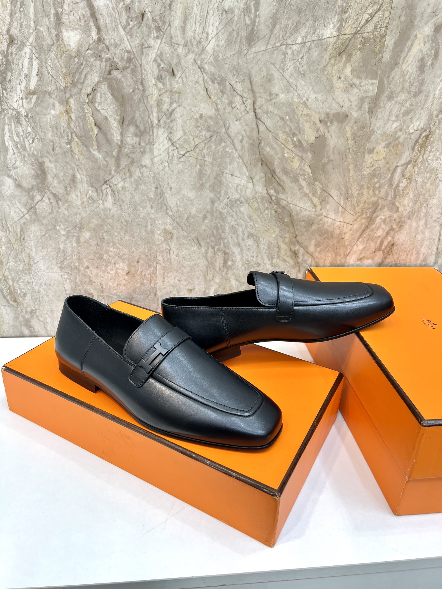 Hermès Giovanni Leather Loafers with Palladium Buckle - Classic Elegance 6 i1696481091 1045 4