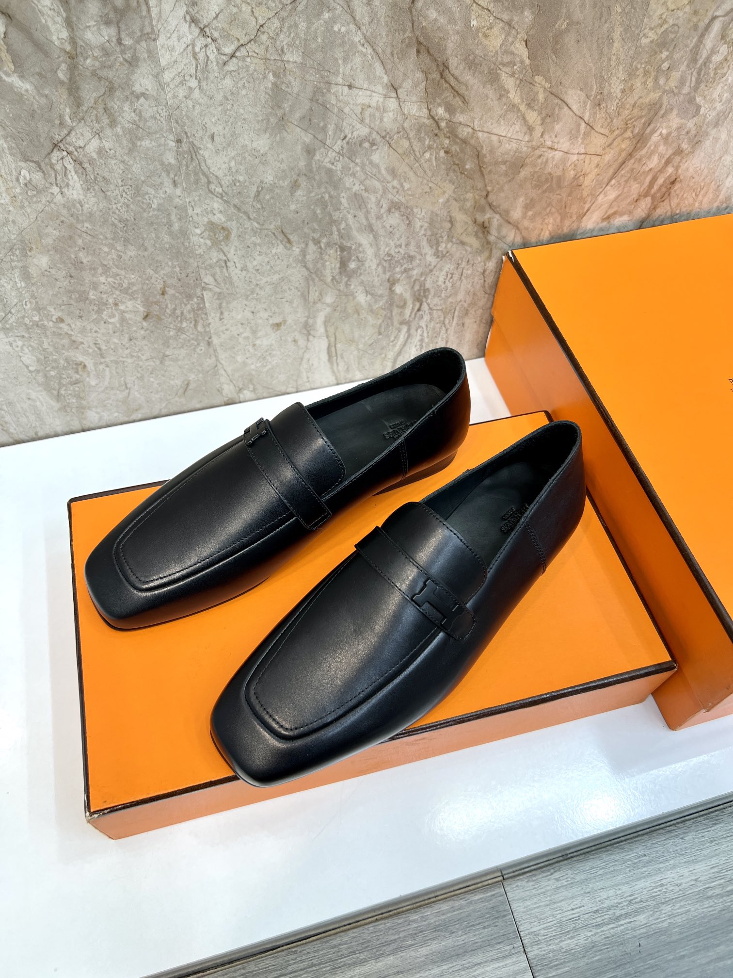 Hermès Giovanni Leather Loafers with Palladium Buckle - Classic Elegance 3 i1696481091 3034 1