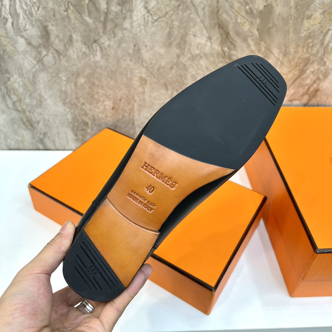 Hermès Giovanni Leather Loafers with Palladium Buckle - Classic Elegance 10 i1696481091 4454 8