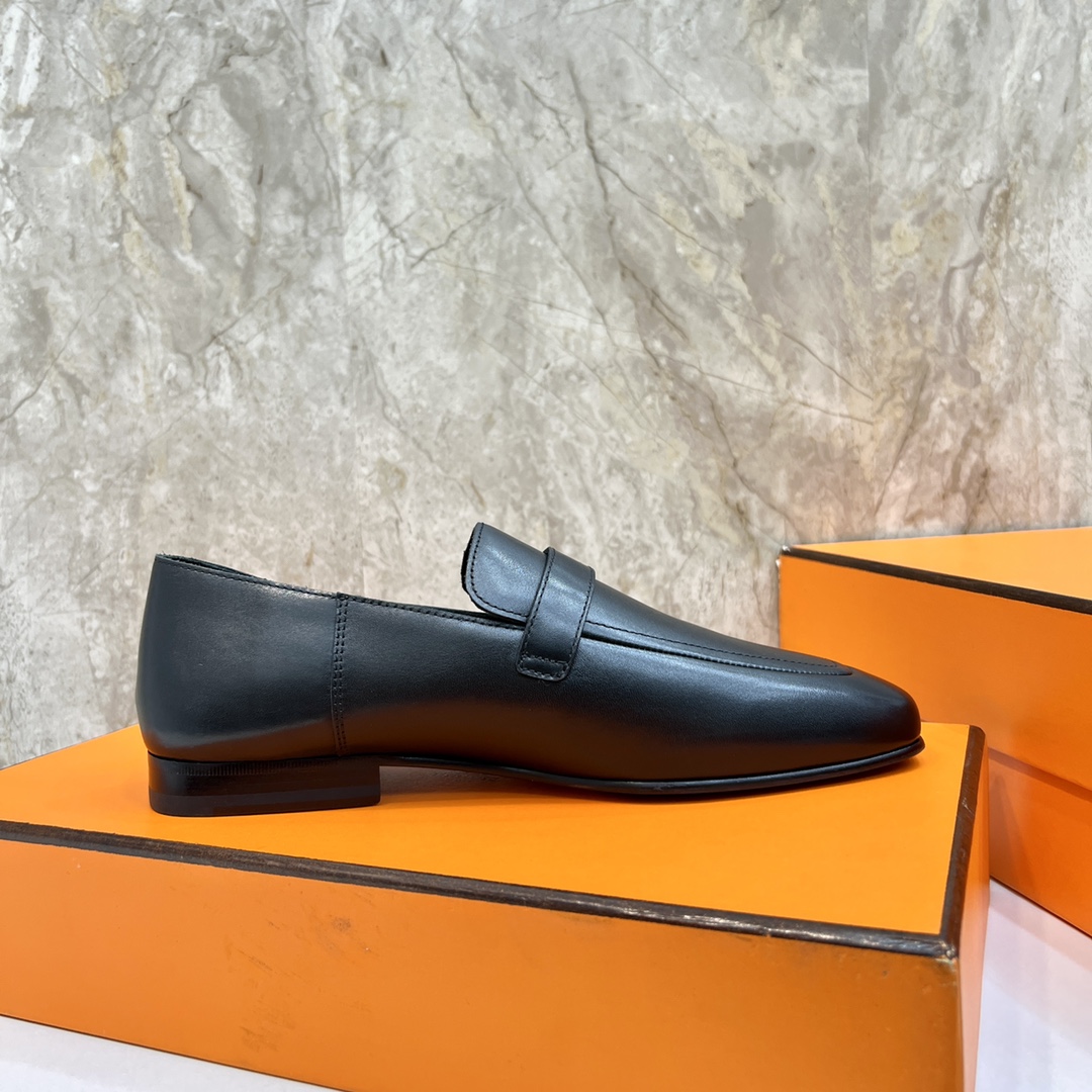 Hermès Giovanni Leather Loafers with Palladium Buckle - Classic Elegance 8 i1696481091 4550 6