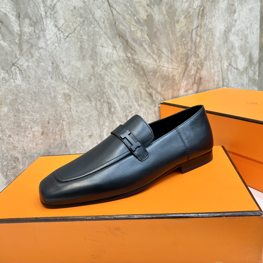 Hermès Giovanni Leather Loafers with Palladium Buckle - Classic Elegance 7 i1696481091 6708 5