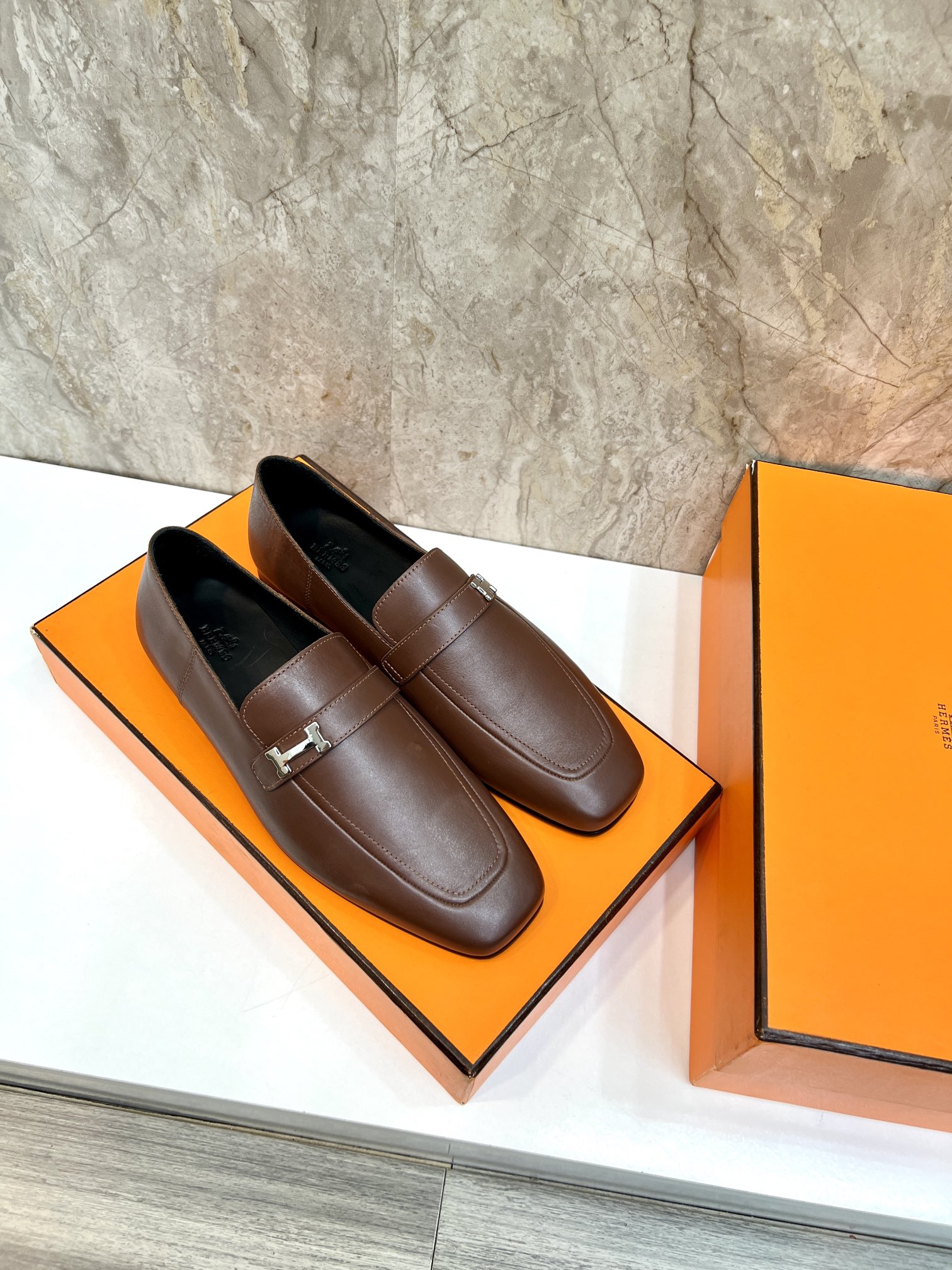 Hermès Giovanni Leather Loafers with Palladium Buckle - Elegant Style 5 i1696481112 2167 3