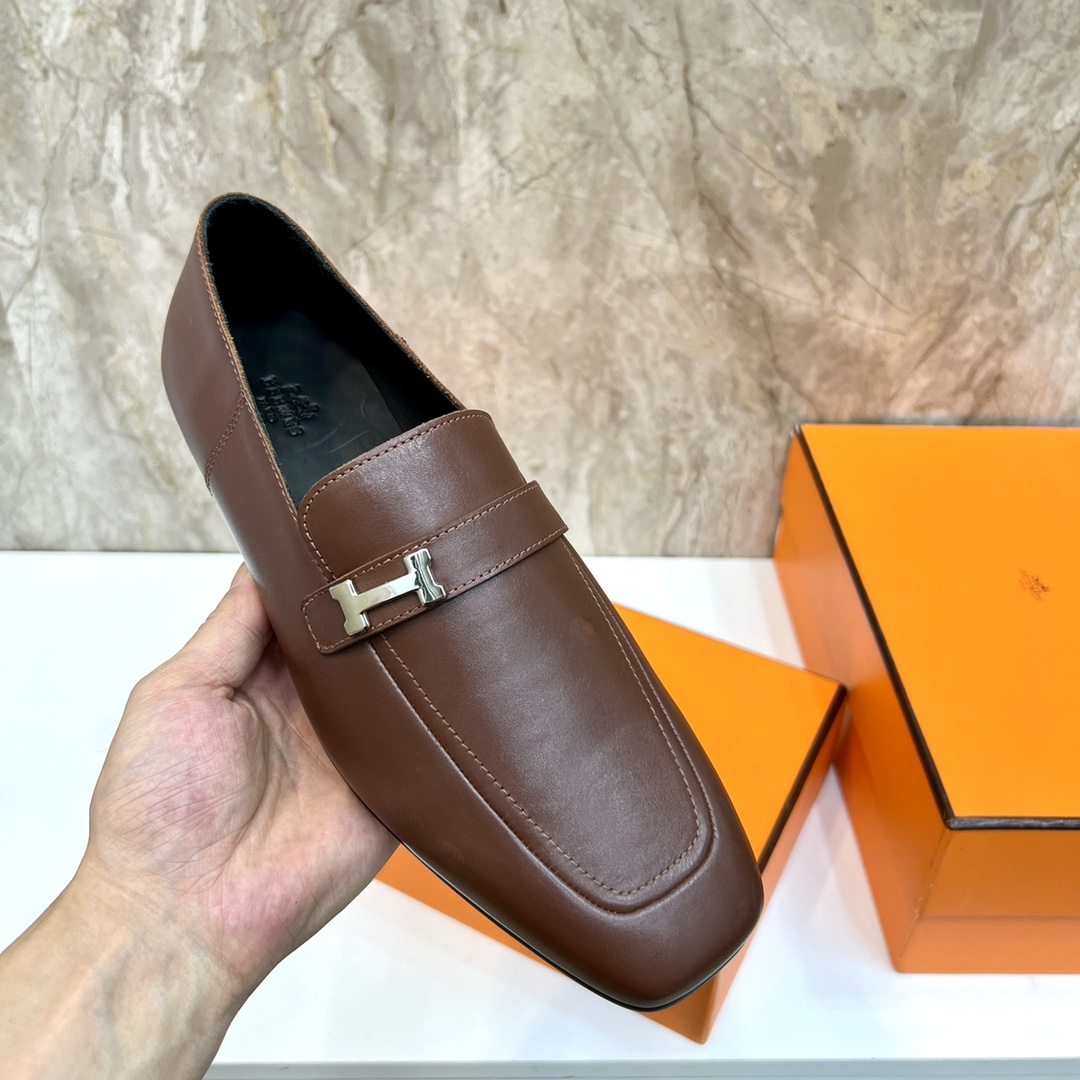 Hermès Giovanni Leather Loafers with Palladium Buckle - Elegant Style 9 i1696481112 379 7
