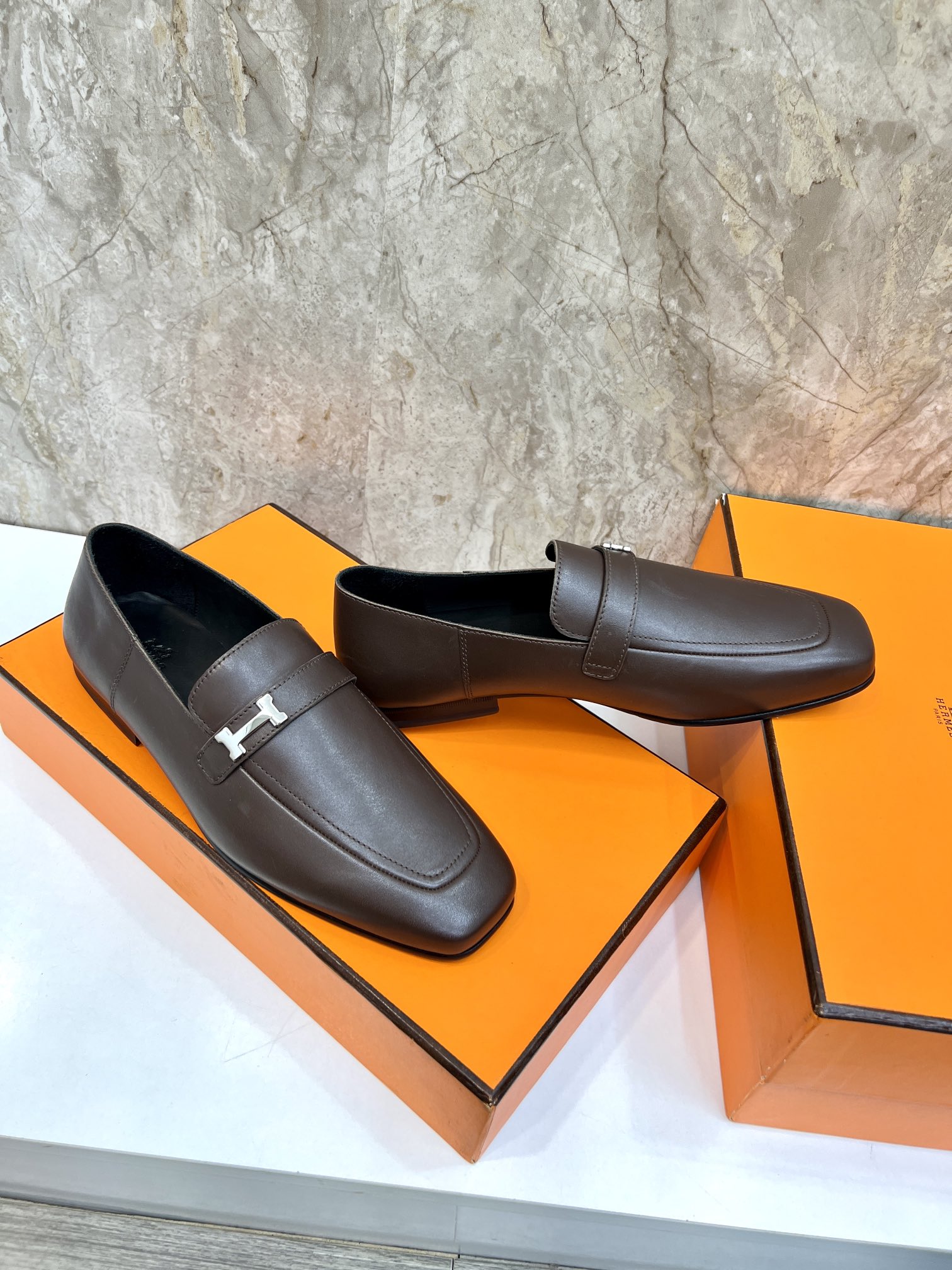 Hermès Giovanni Loafers in Brown Leather with Palladium Paris Buckle 6 i1696481133 5933 4