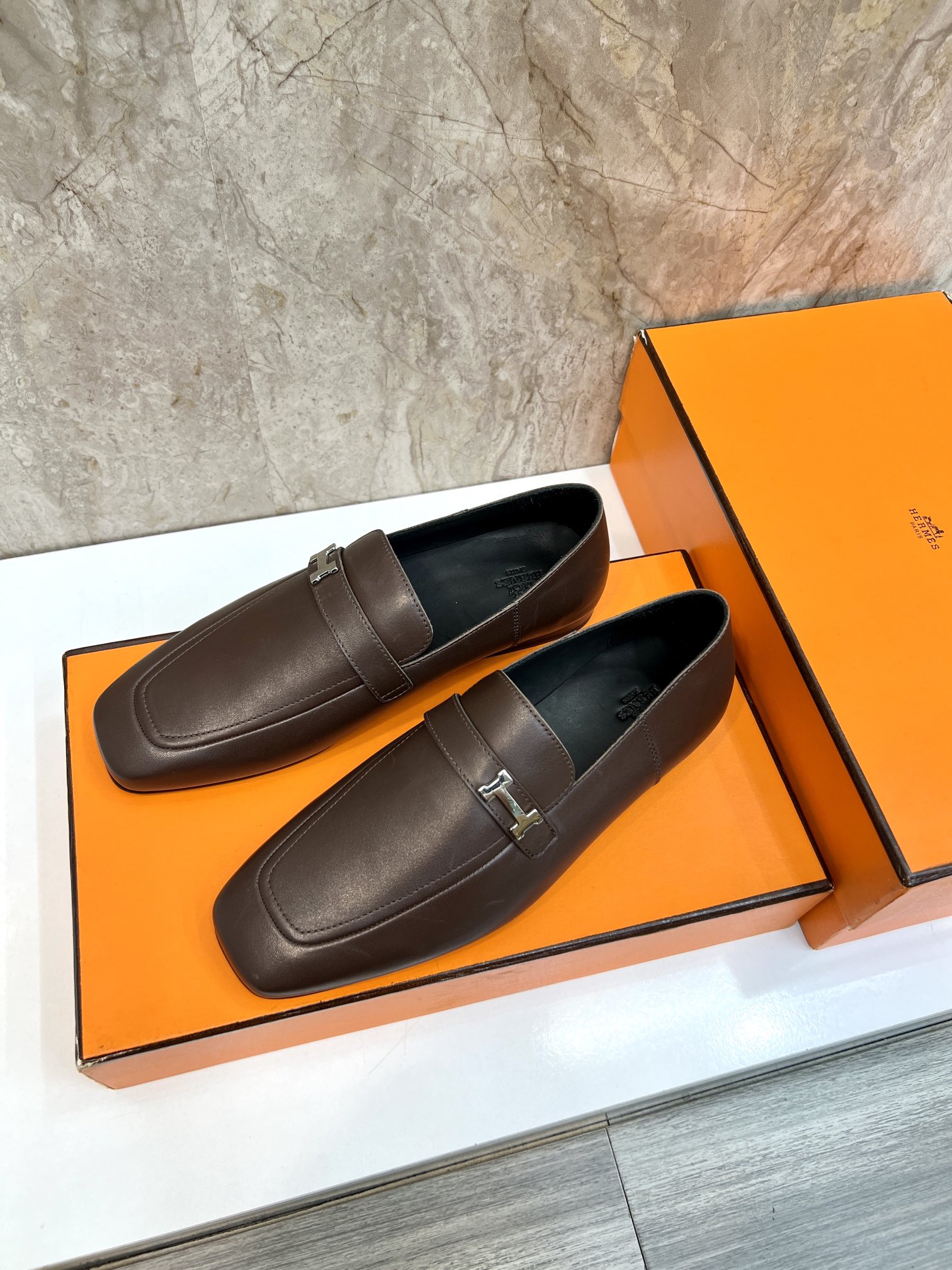 Hermès Giovanni Loafers in Brown Leather with Palladium Paris Buckle 3 i1696481133 8430 1