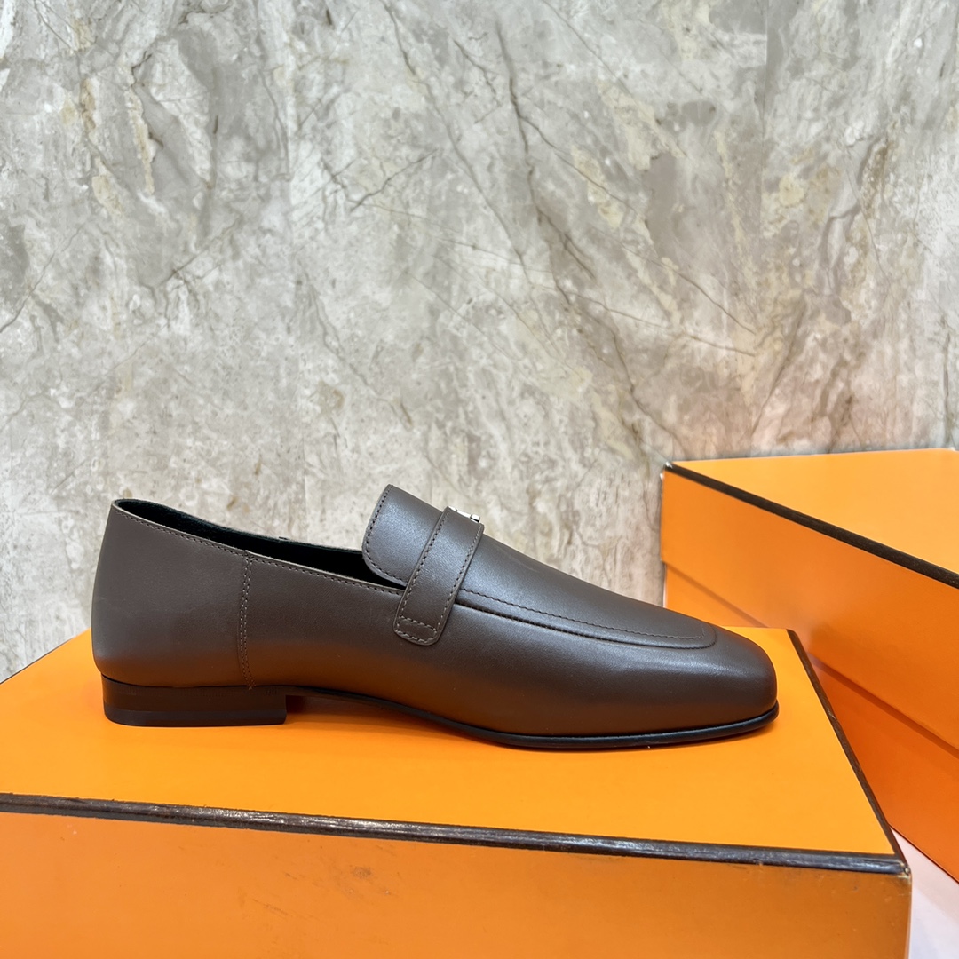 Hermès Giovanni Loafers in Brown Leather with Palladium Paris Buckle 8 i1696481133 8510 6