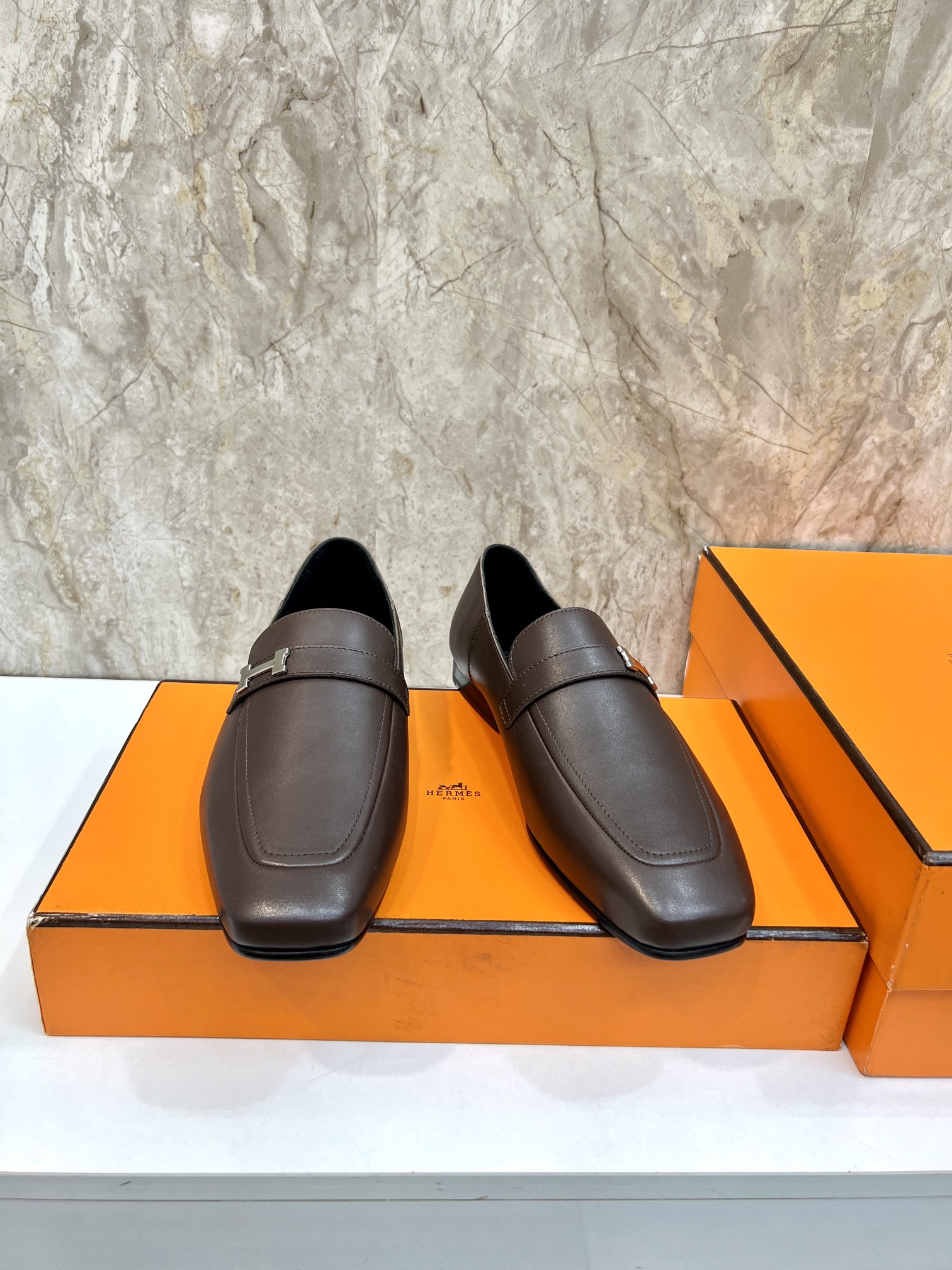 Hermès Giovanni Loafers in Brown Leather with Palladium Paris Buckle 4 i1696481133 8701 2