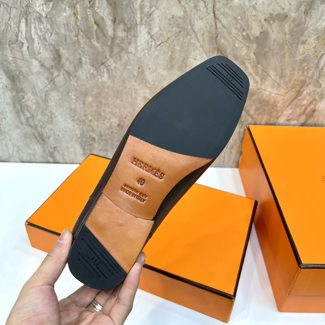 Hermès Giovanni Loafers in Brown Leather with Palladium Paris Buckle 10 i1696481133 9104 8