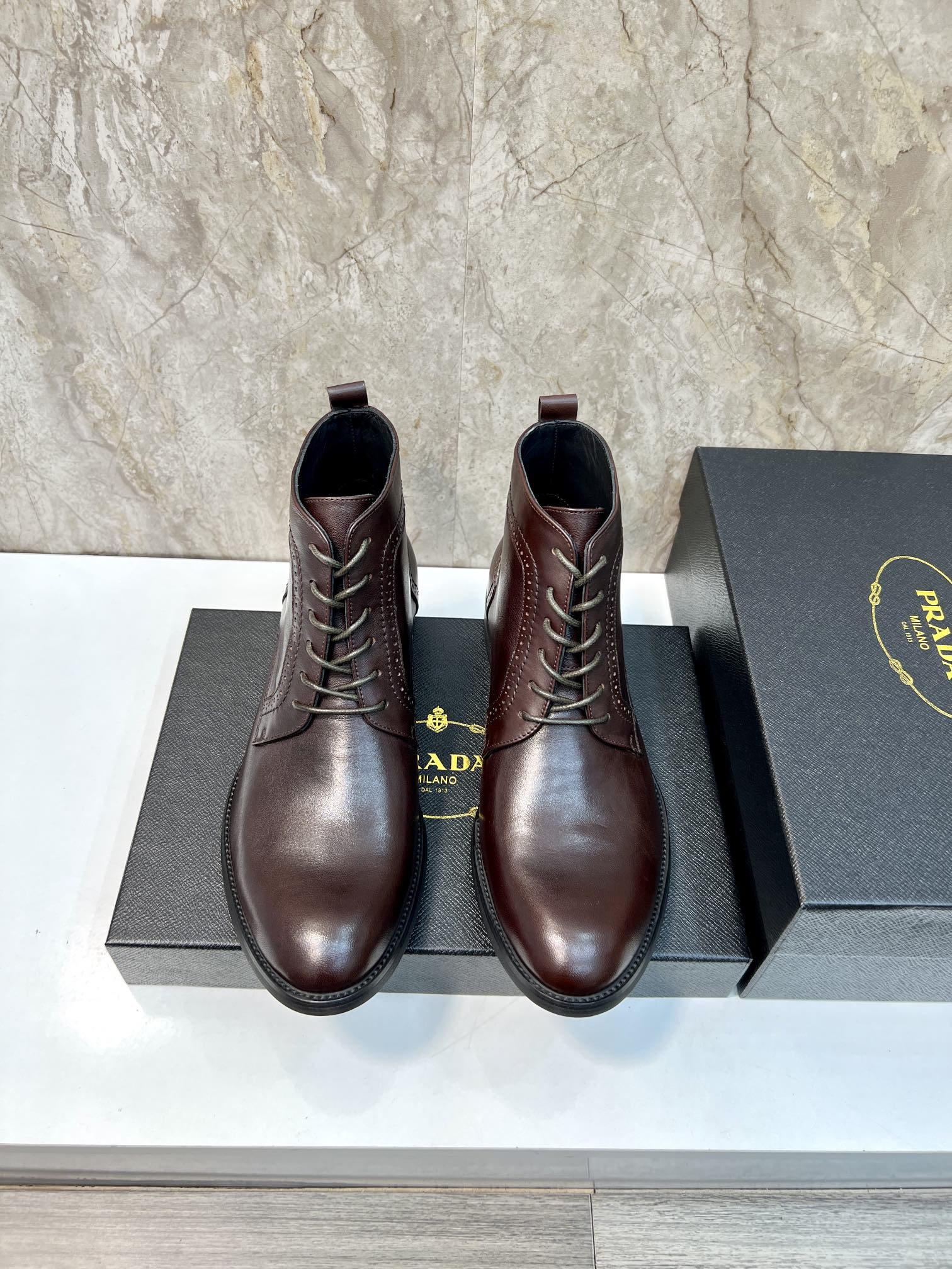 Calidad original real Marca: PRADA (Prada) Un tamaño más grande: Tamaño de hombre 38-44 (45 hecho a medida) Grado: Mism…