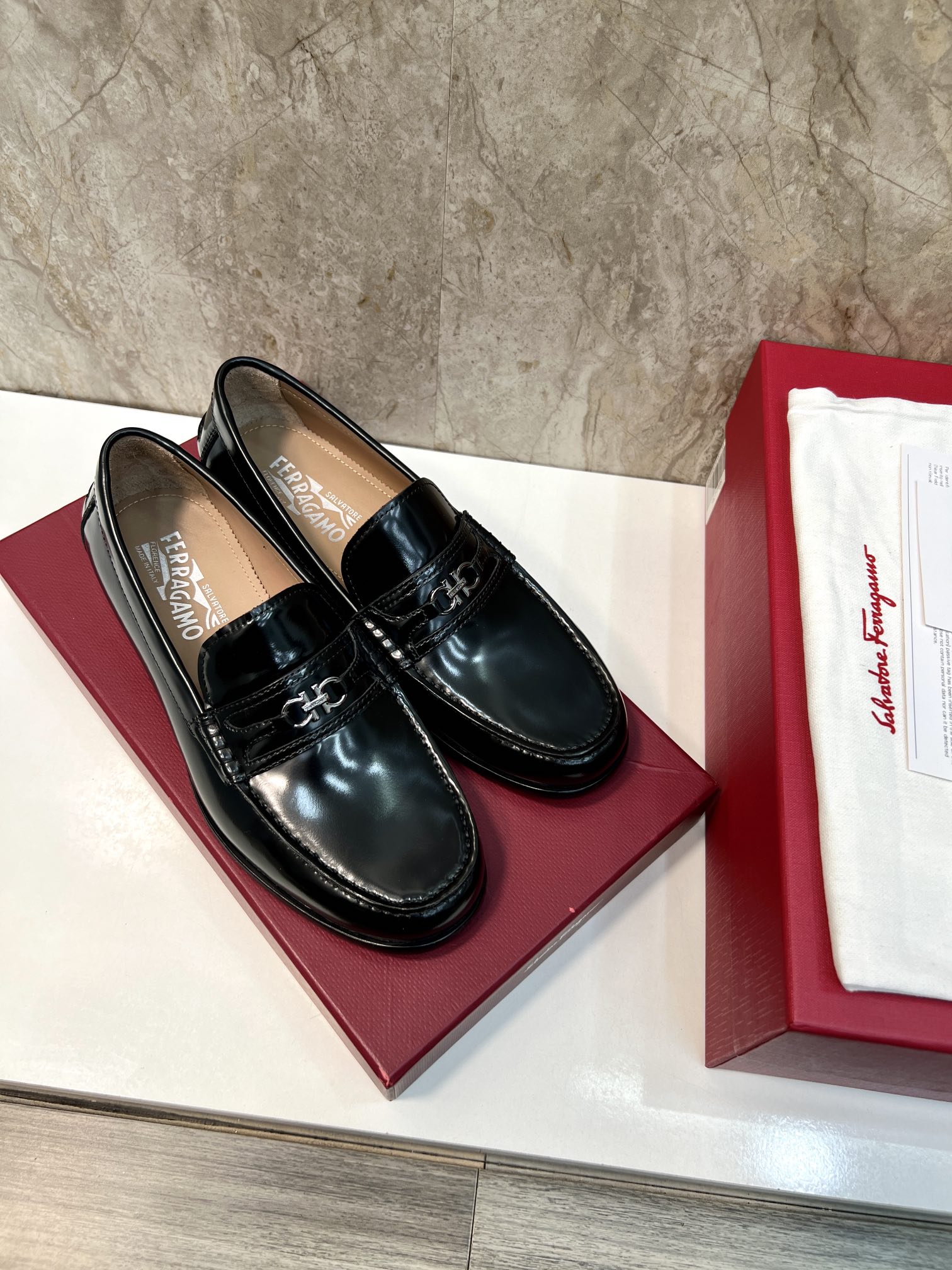 Ferragamo Men's Leather Loafers, Black, Sizes 39-44 - Classic Style 4 i1697663830 4117 2